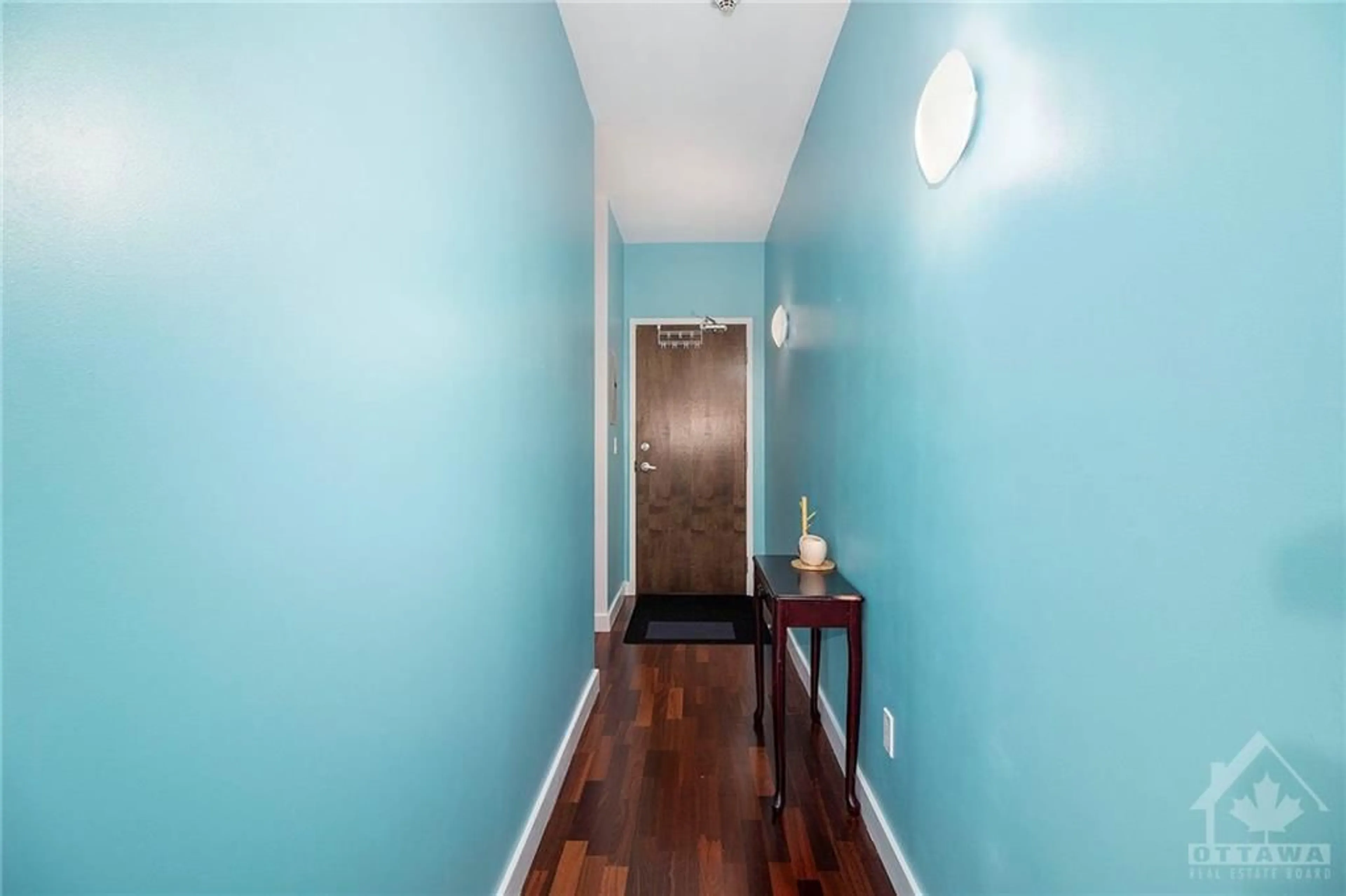 Indoor entryway, wood floors for 383 CUMBERLAND St #202, Ottawa Ontario K1N 1J7