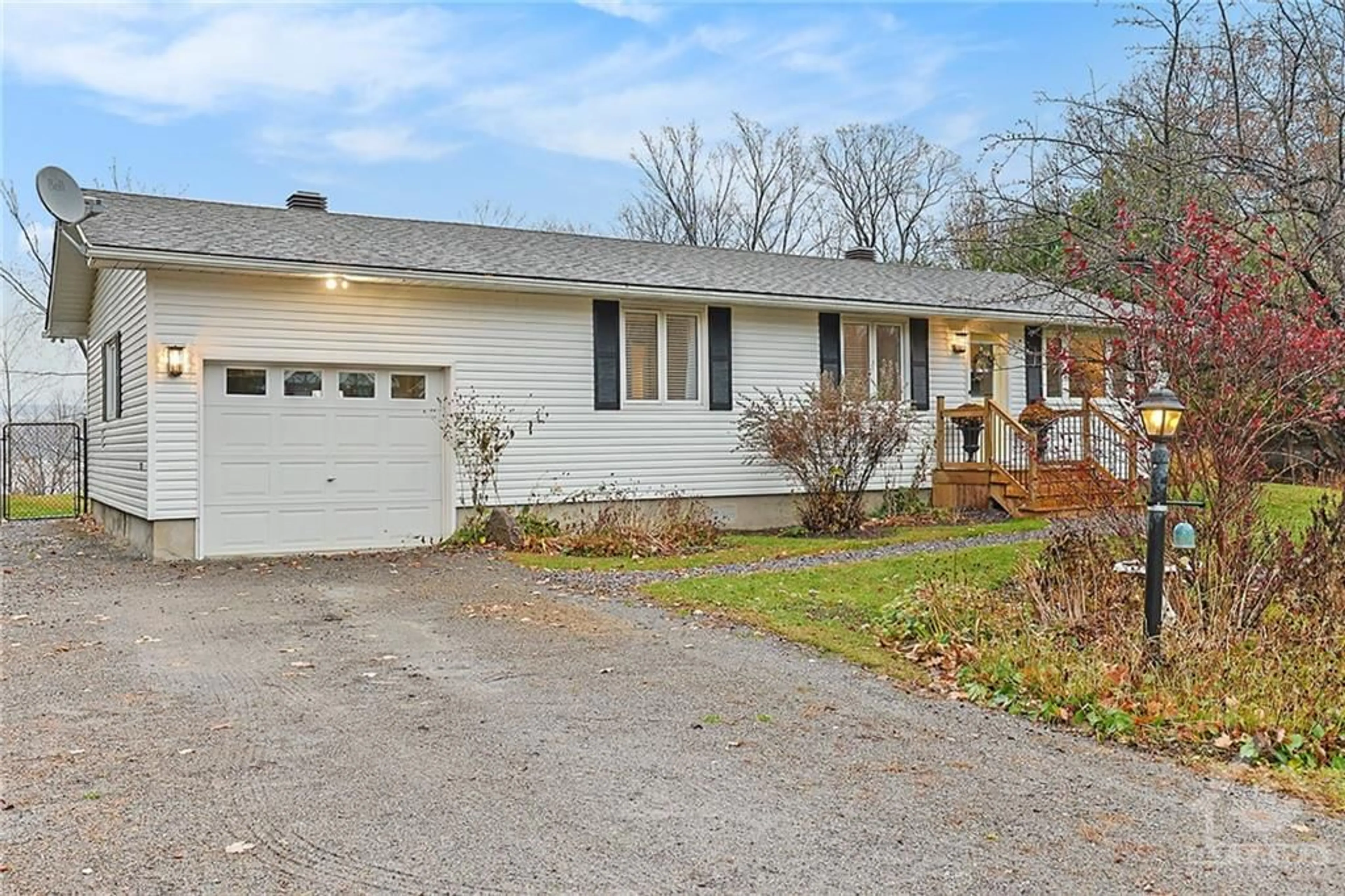 Frontside or backside of a home, cottage for 2838 OLD MAPLE Lane, Dunrobin Ontario K0A 1T0