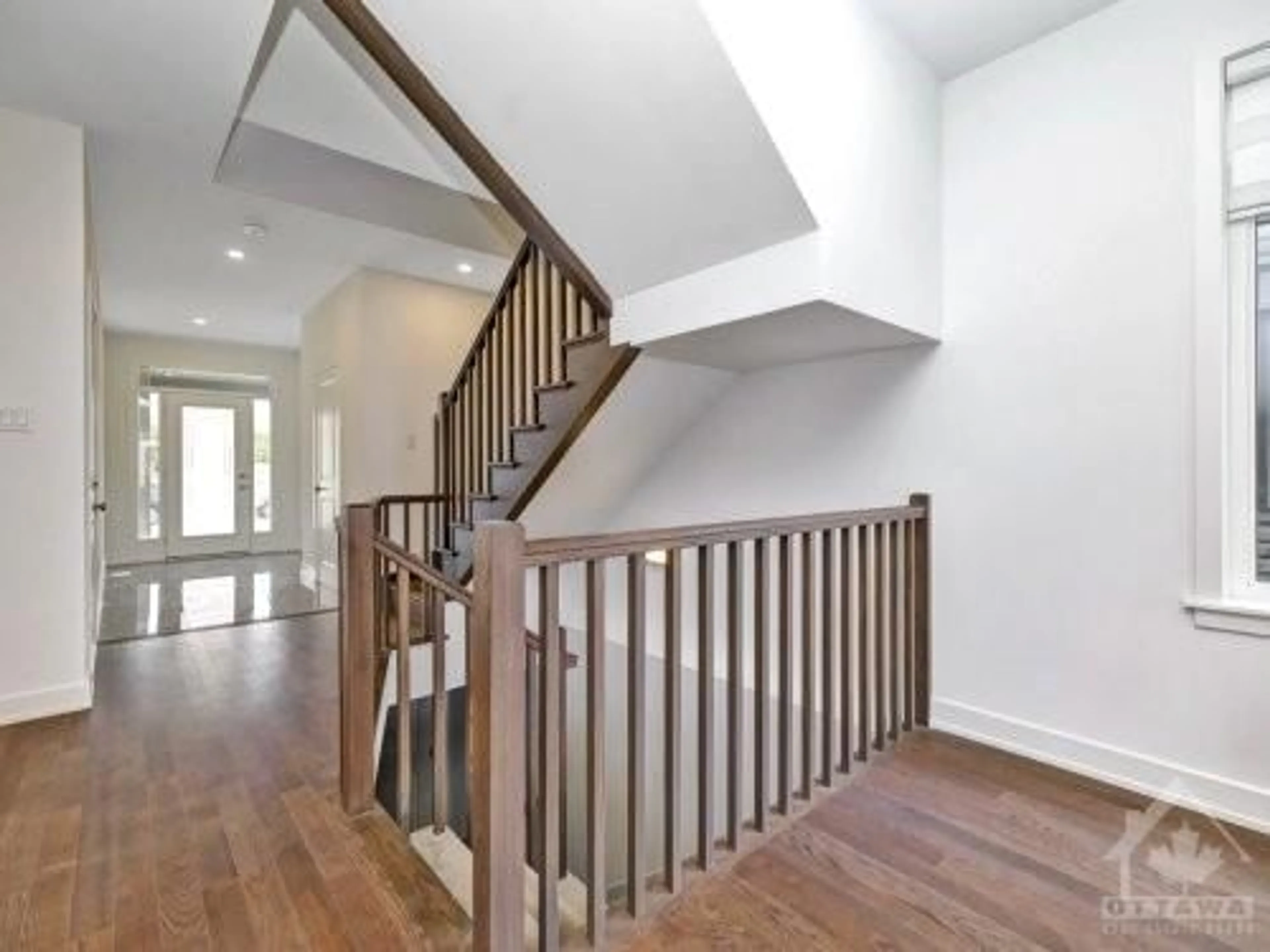 Stairs for 2337 GOLDHAWK Dr, Ottawa Ontario K2S 2X3