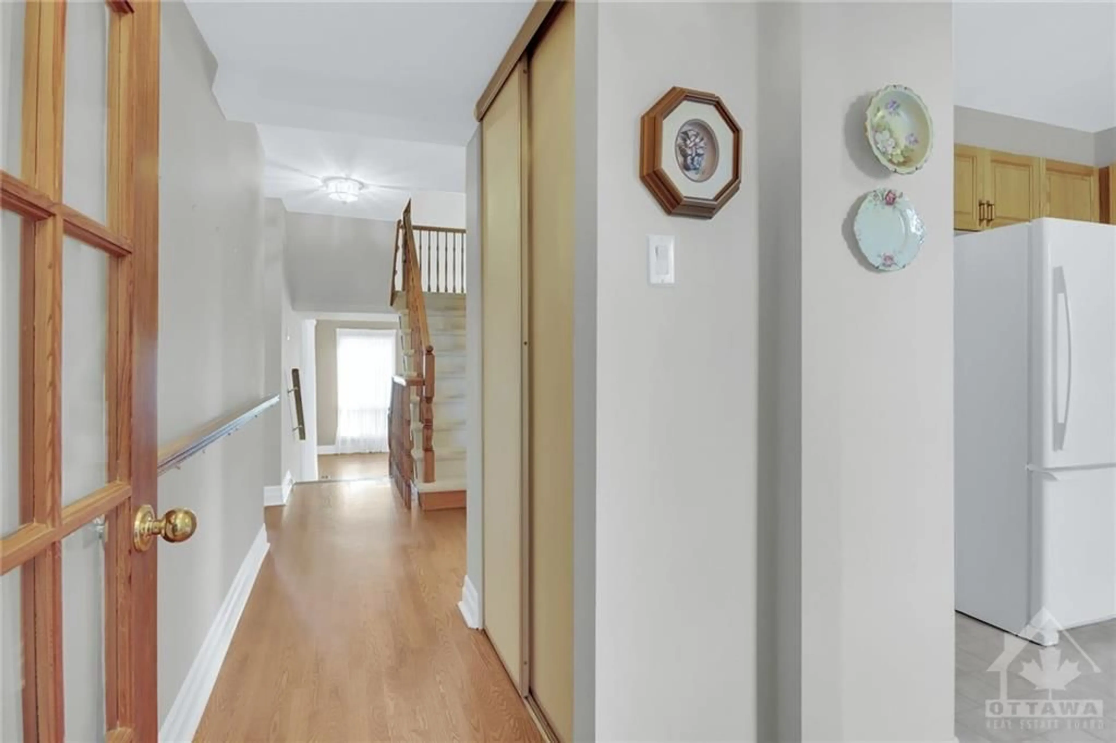 Indoor foyer, wood floors for 134 PINETRAIL Cres, Ottawa Ontario K2G 5B6