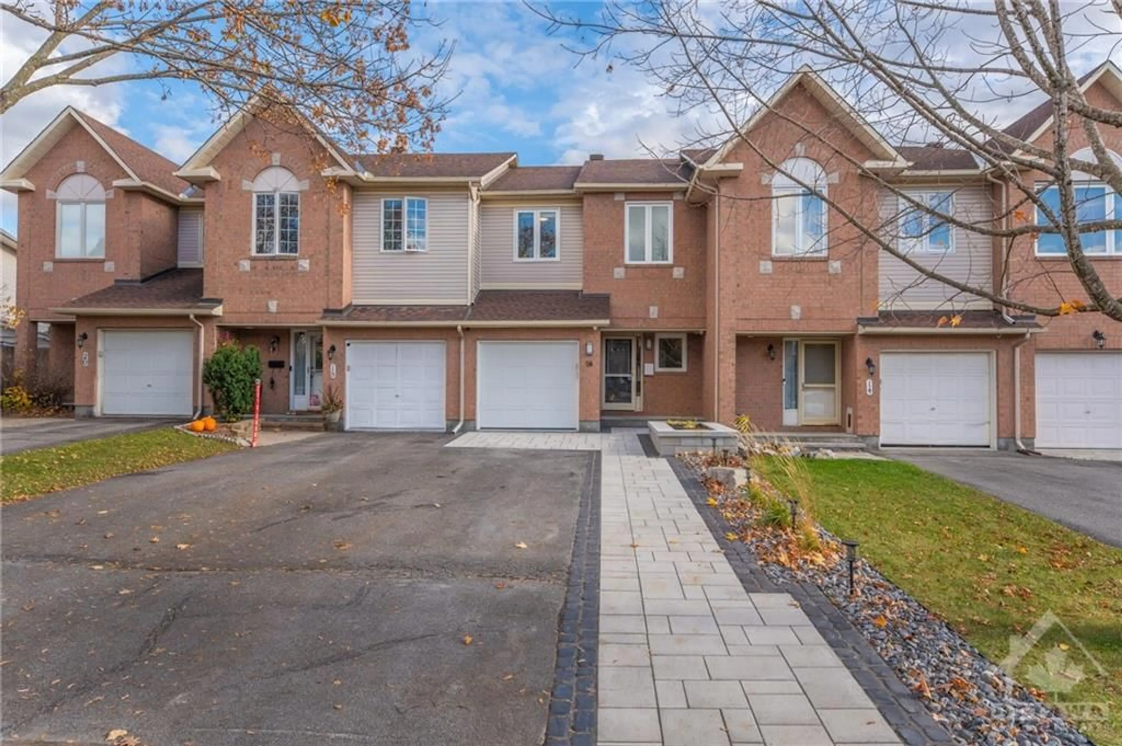 A pic from exterior of the house or condo, cottage for 16 EAGLEVIEW St, Kanata Ontario K2M 2R2