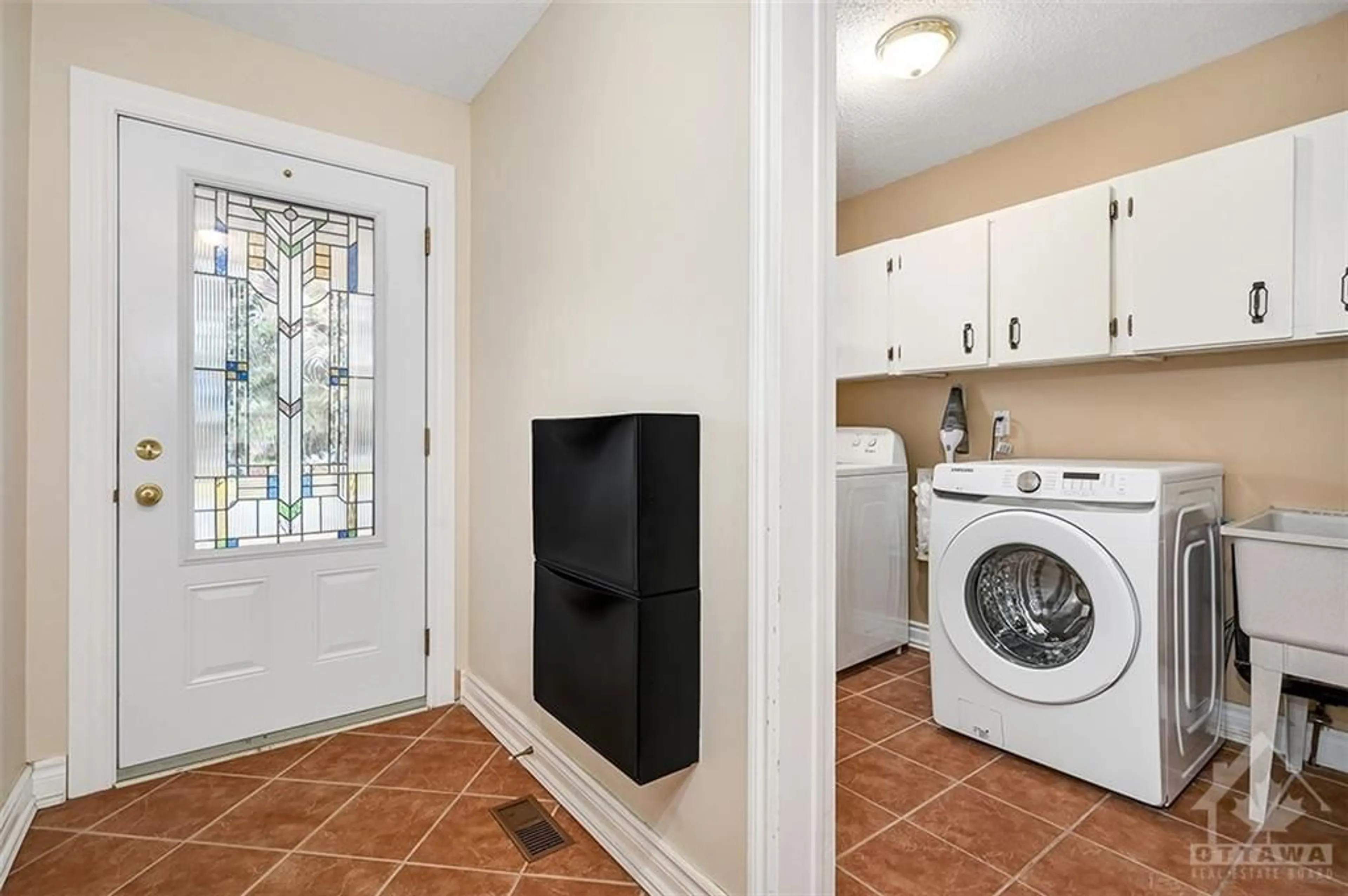 Laundry room for 49 FOXFIELD Dr, Ottawa Ontario K2J 1K6