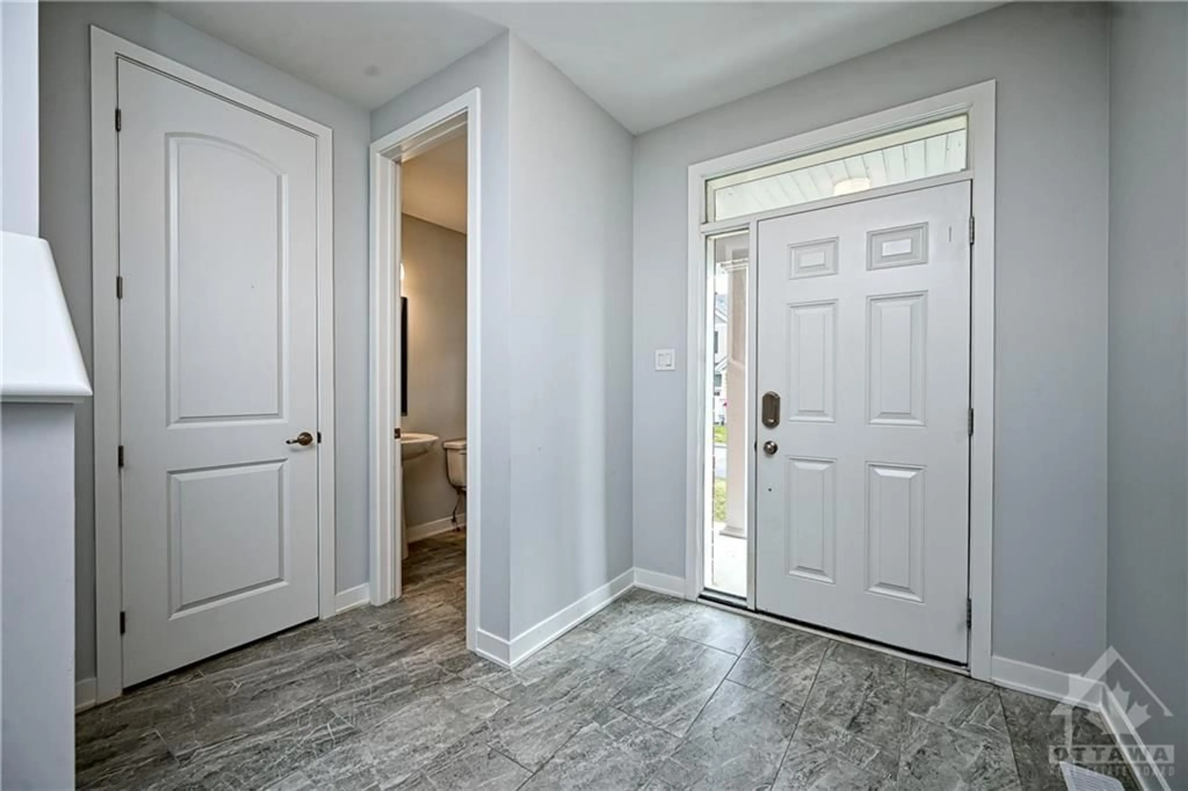 Indoor entryway, wood floors for 177 YEARLING Cir, Ottawa Ontario K0A 1Z0