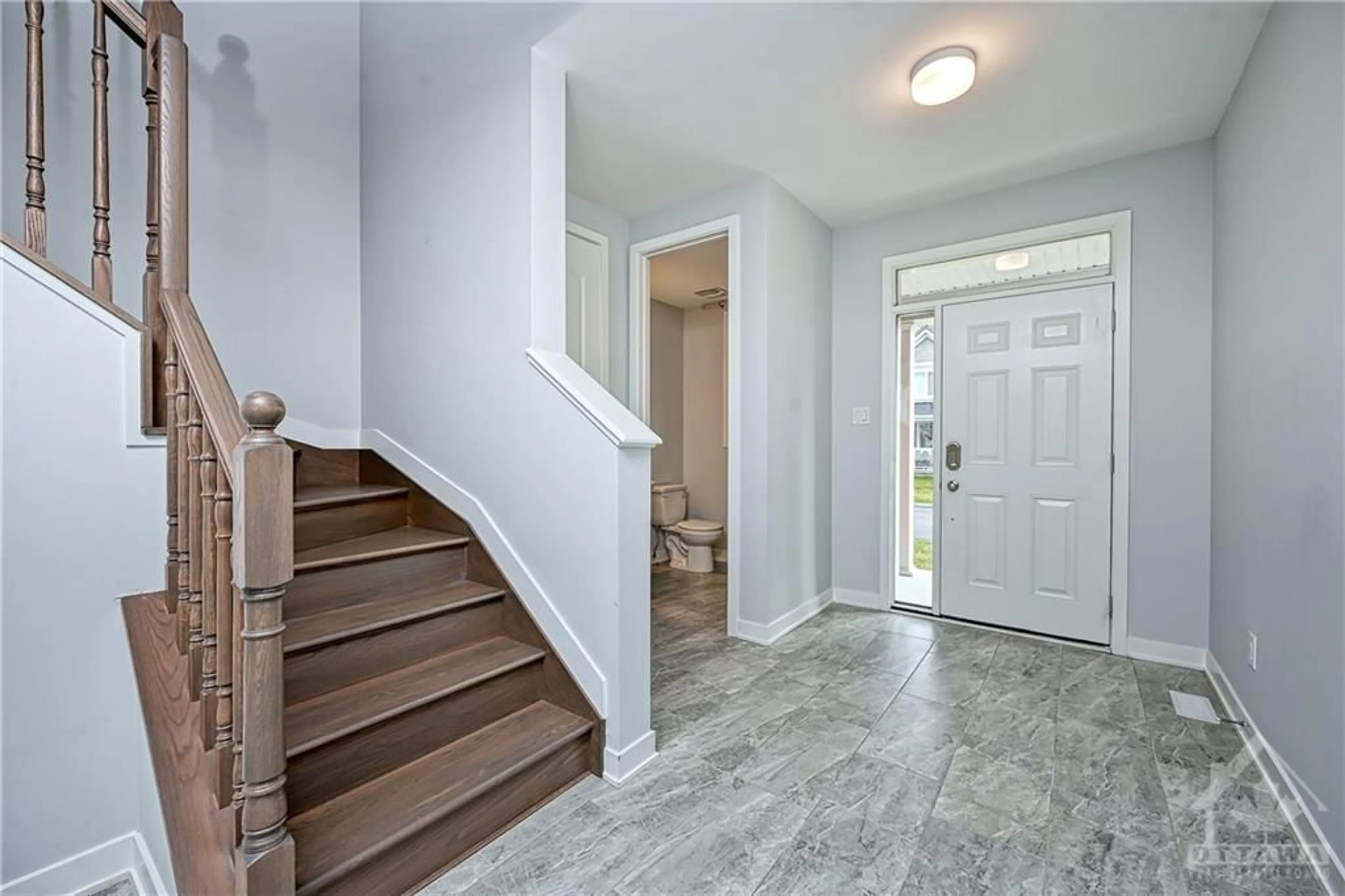 Indoor entryway, wood floors for 177 YEARLING Cir, Ottawa Ontario K0A 1Z0