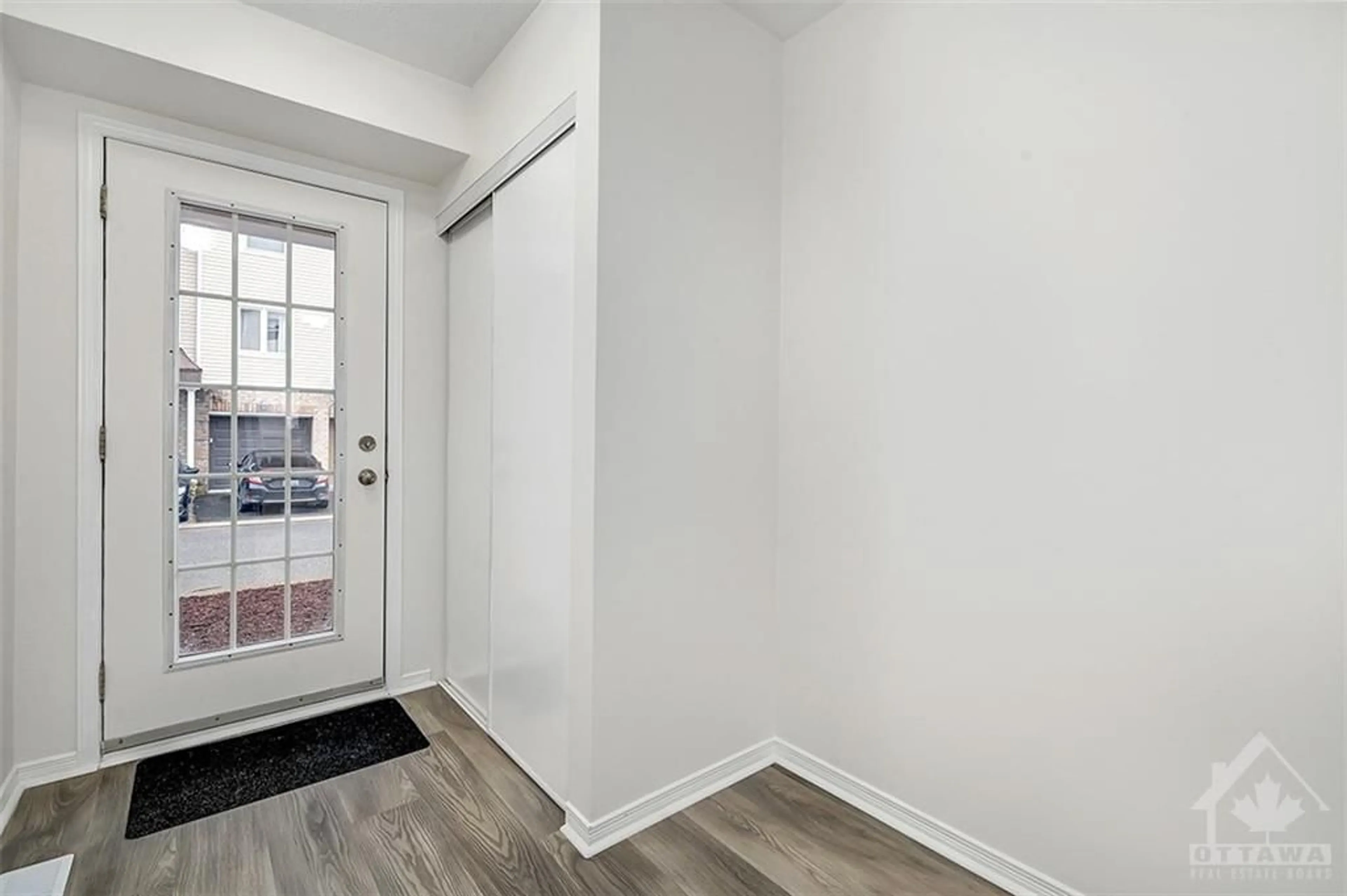 Indoor entryway, wood floors for 413 SADAR Pvt, Ottawa Ontario K2J 0C8