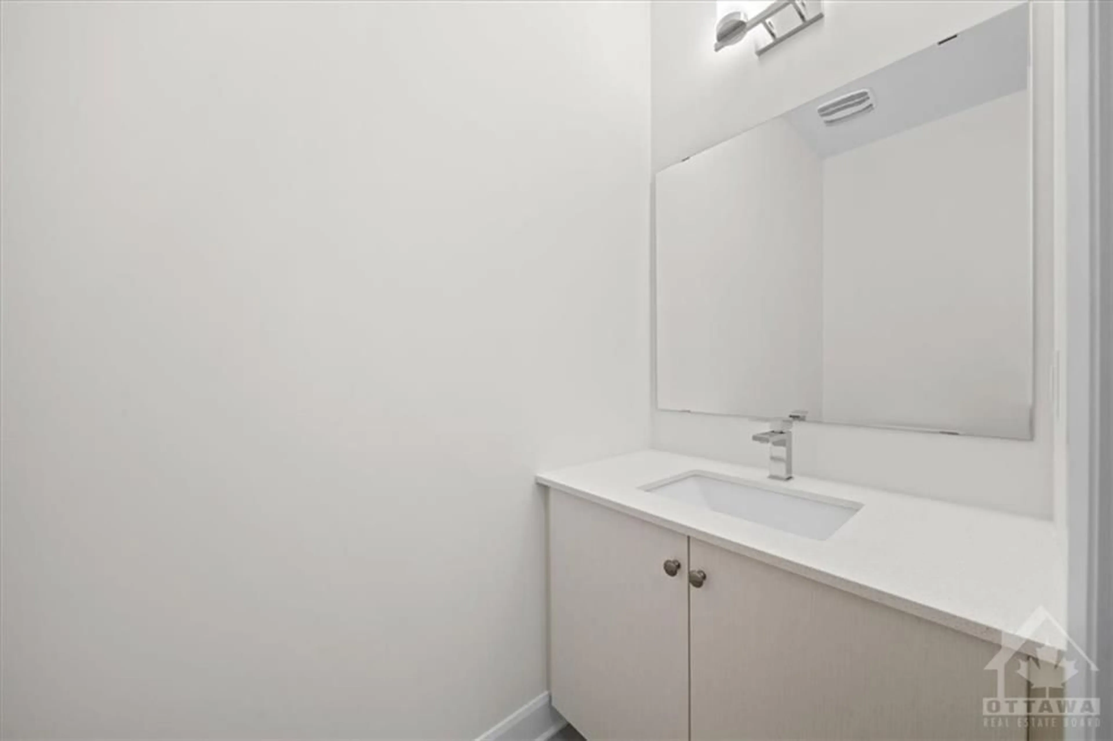 Standard bathroom, unknown floor for 131 SUCCESSION Crt, Stittsville Ontario K2S 2Z8