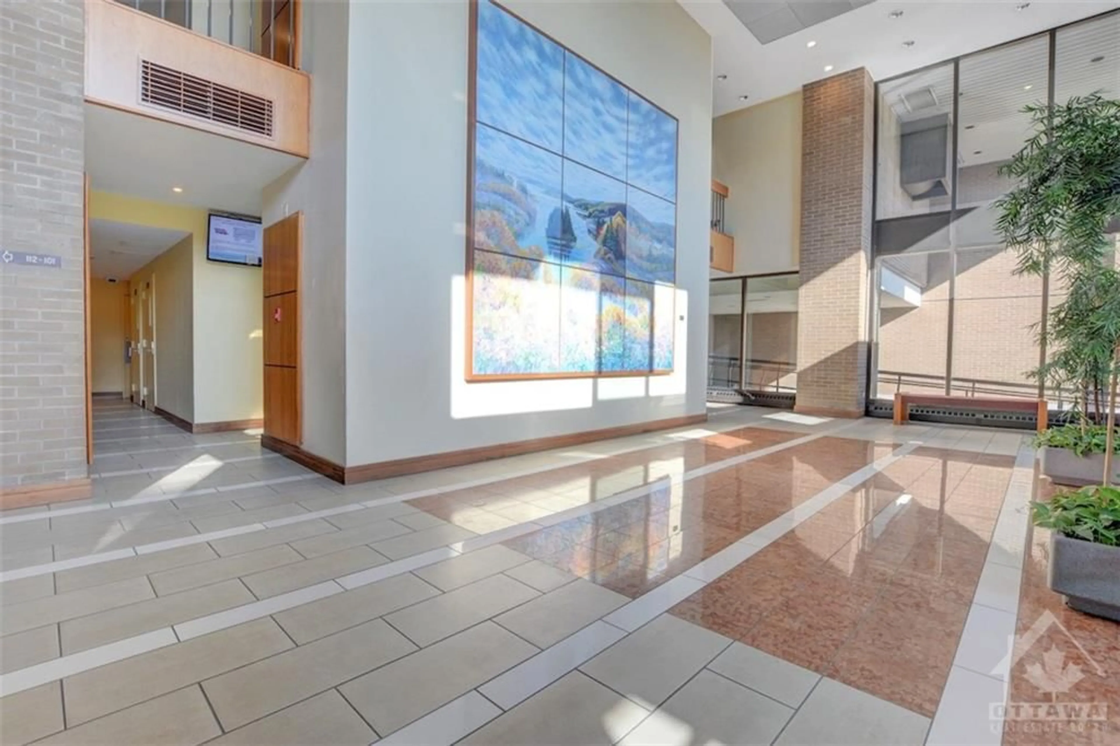 Indoor lobby, ceramic floors for 515 ST LAURENT Blvd #1809, Ottawa Ontario K1K 3X5