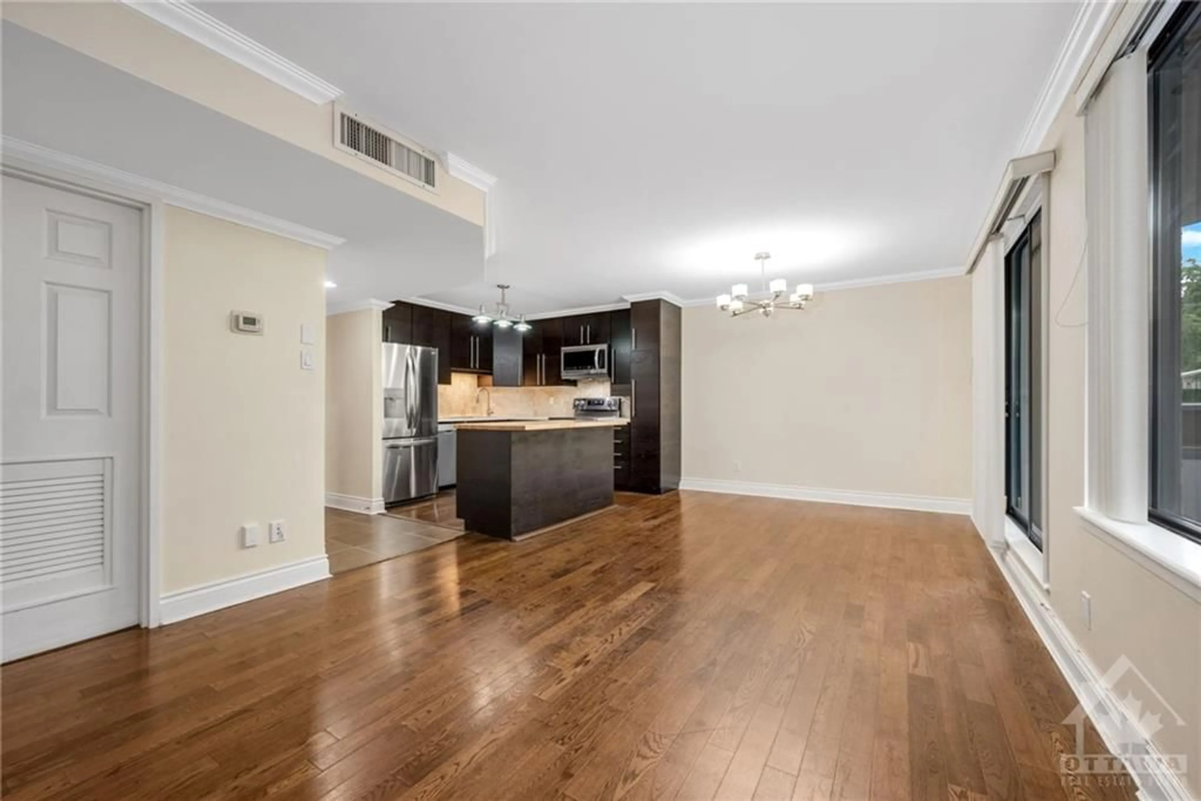 Open concept kitchen for 470 LAURIER Ave #209, Ottawa Ontario K1R 7W9