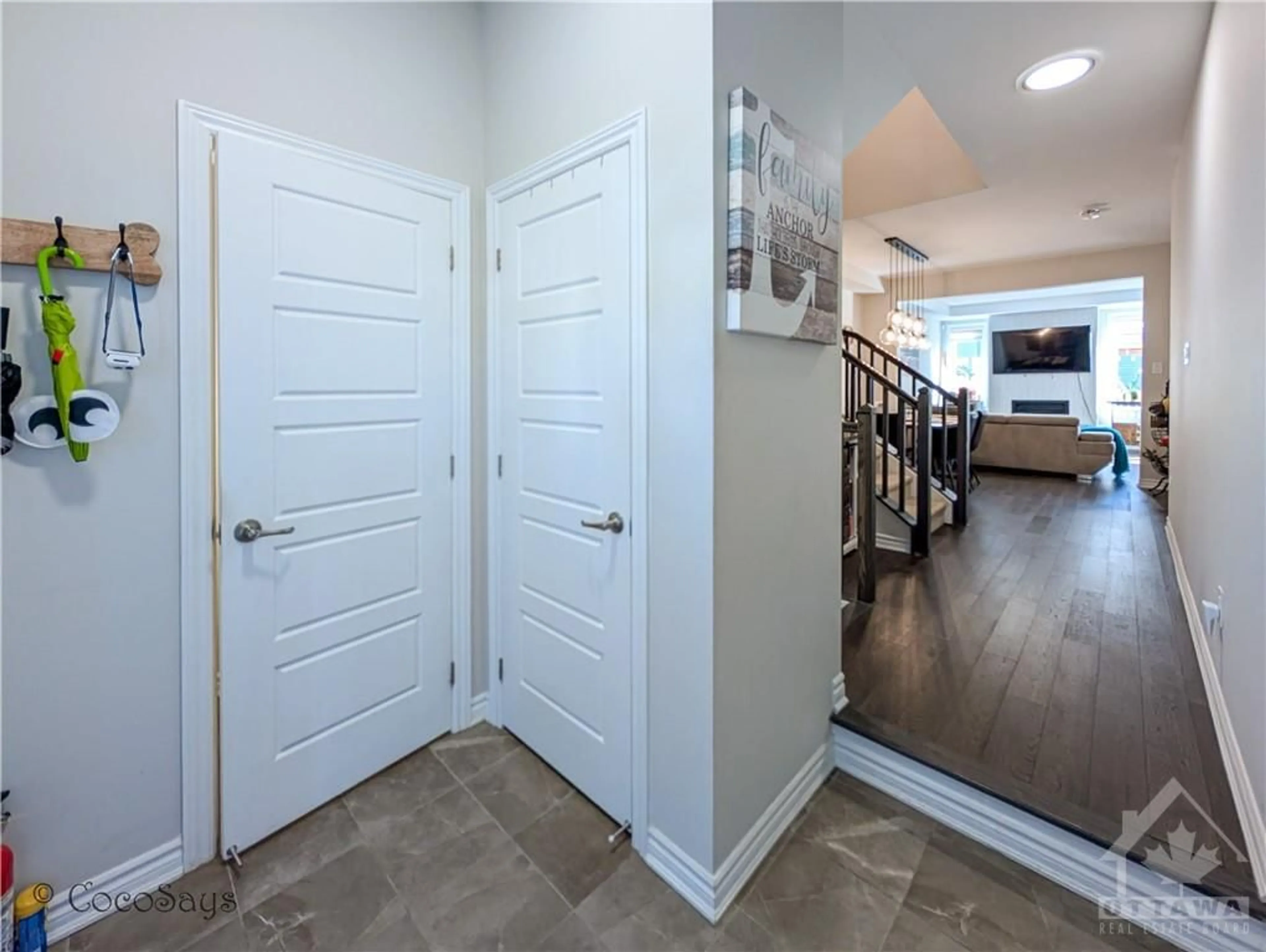 Indoor entryway, wood floors for 46 BERMONDSEY Way, Stittsville Ontario K2S 2Y7