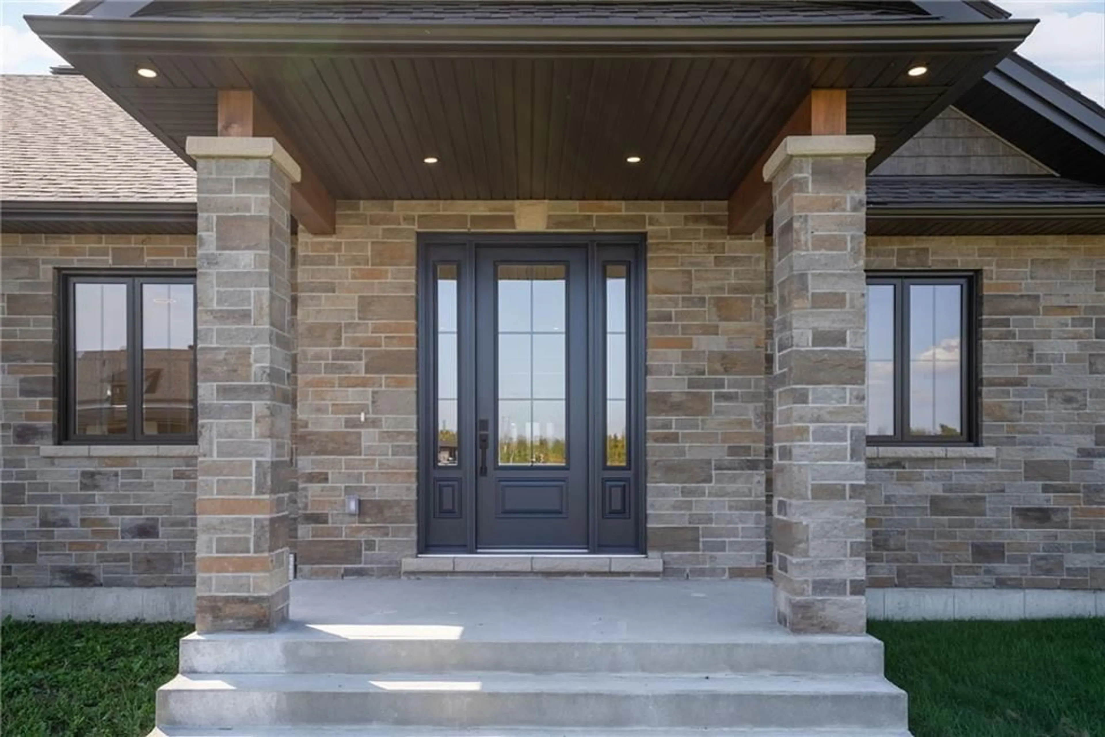 Indoor entryway, cement floor for 71 DAVID St, Ingleside Ontario K0C 1M0