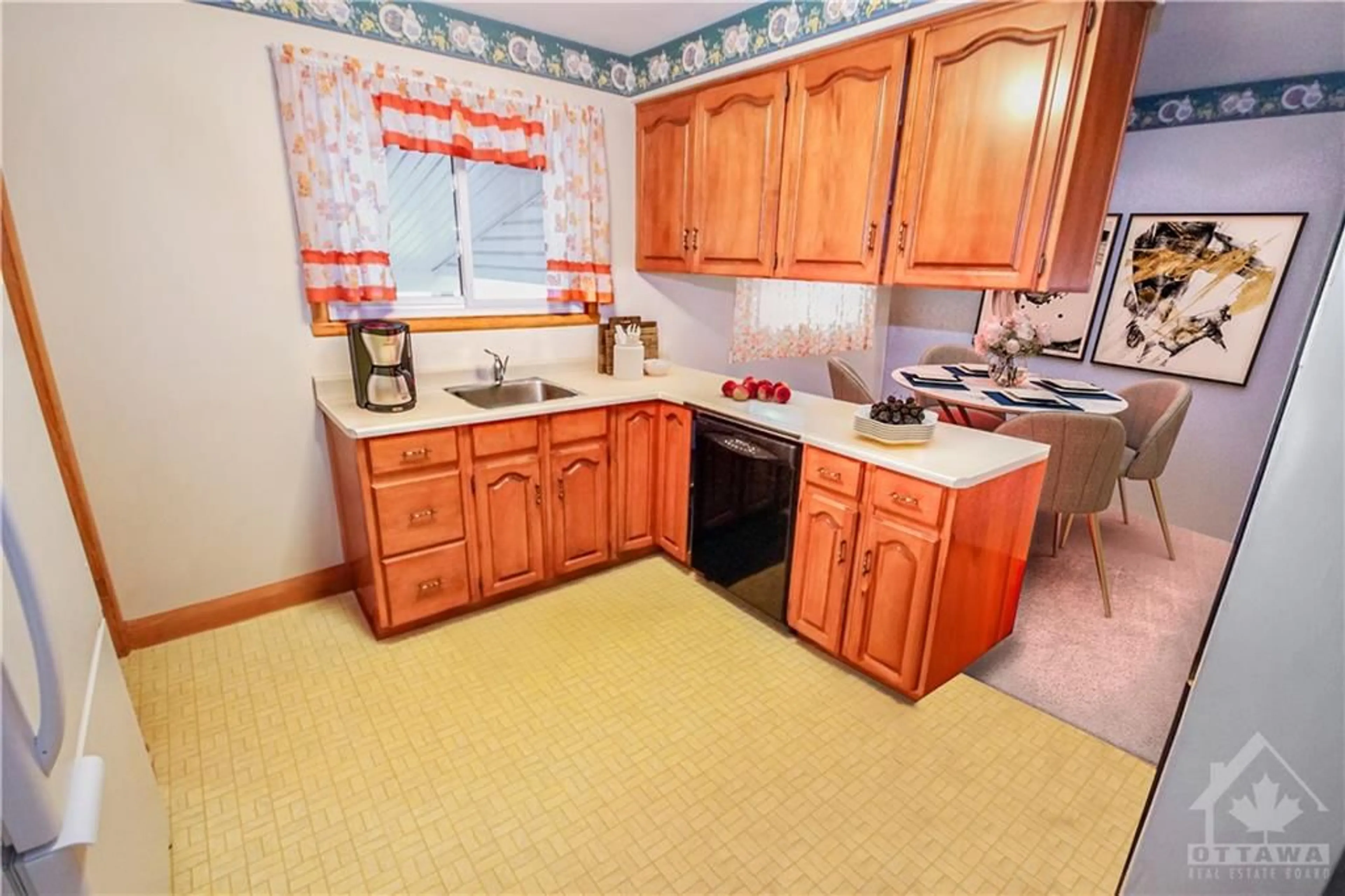 Standard kitchen, wood floors, cottage for 203 SHIRLEY Ave, Cornwall Ontario K6J 2E6