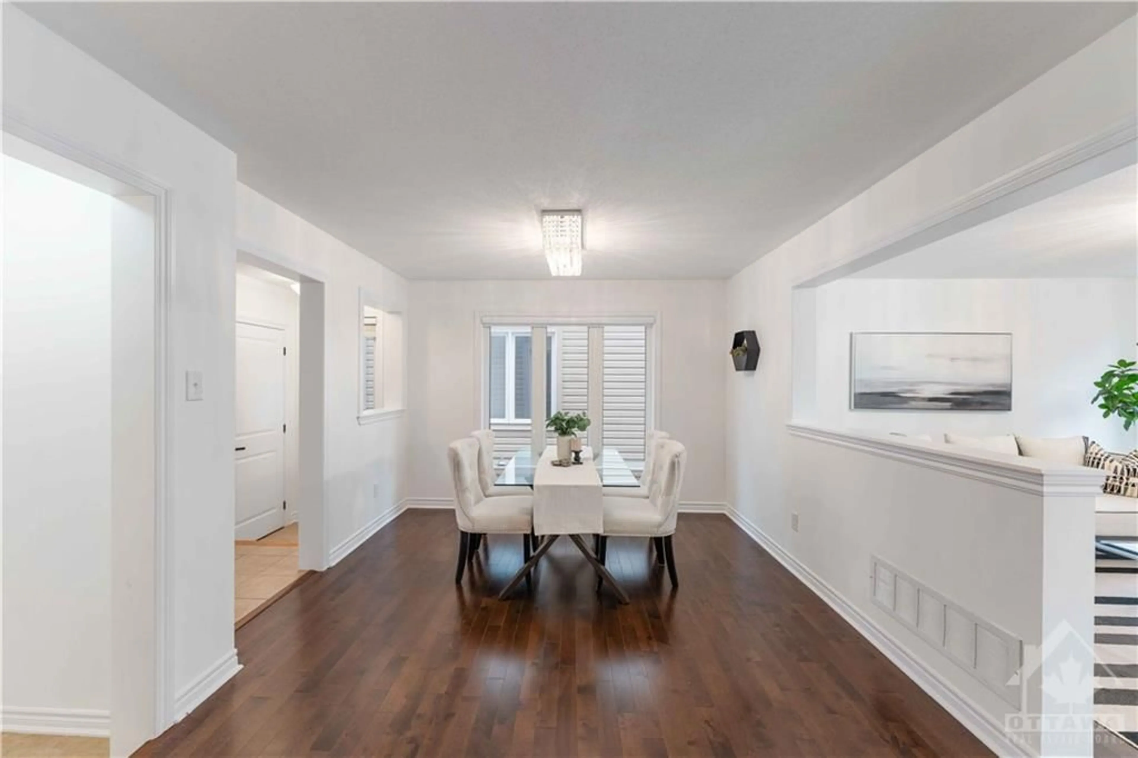 Dining room, wood floors for 580 SUNLIT Cir, Ottawa Ontario K4A 0V4