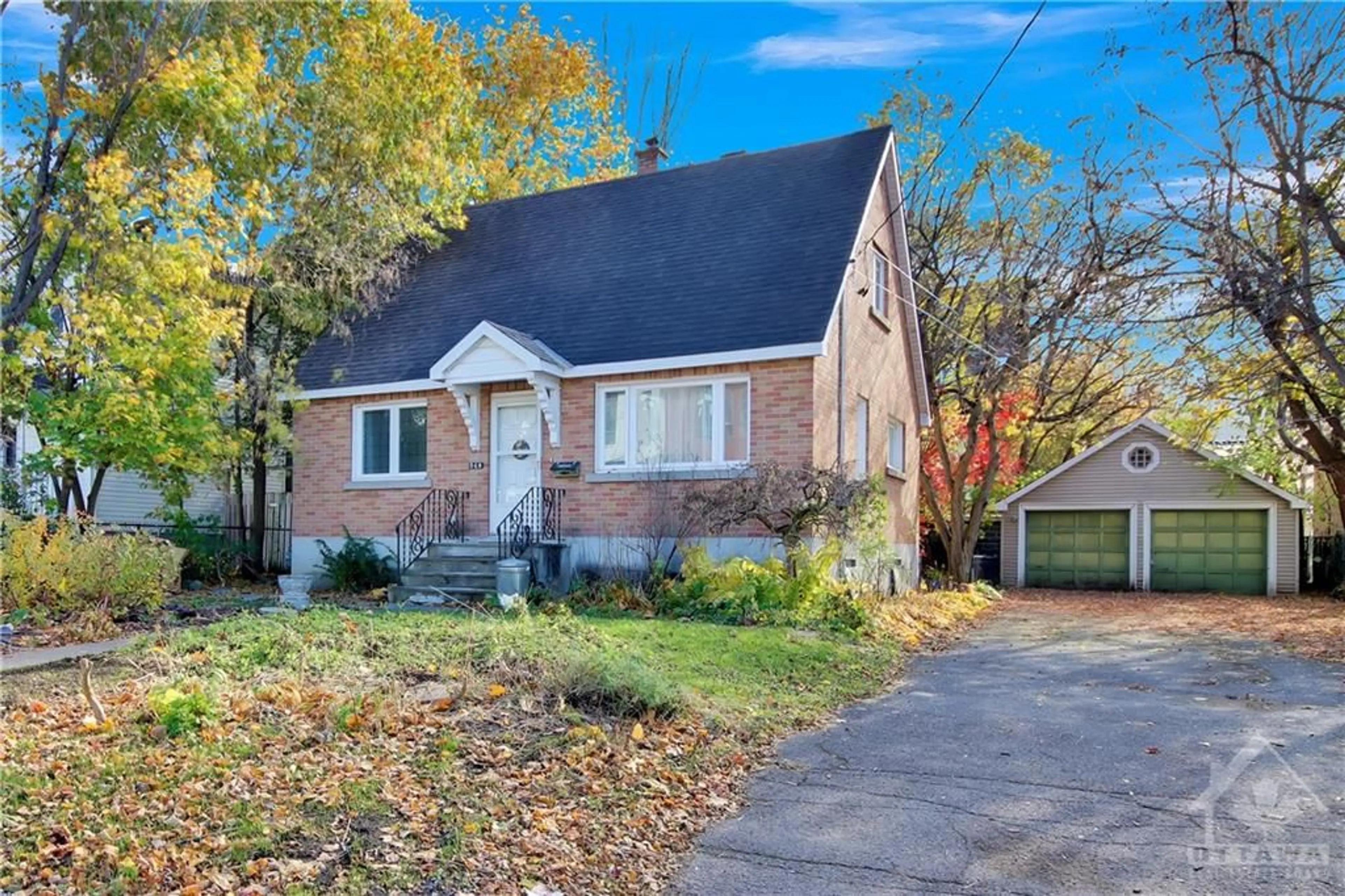 Frontside or backside of a home, cottage for 548 MUTUAL St, Ottawa Ontario K1K 1C6