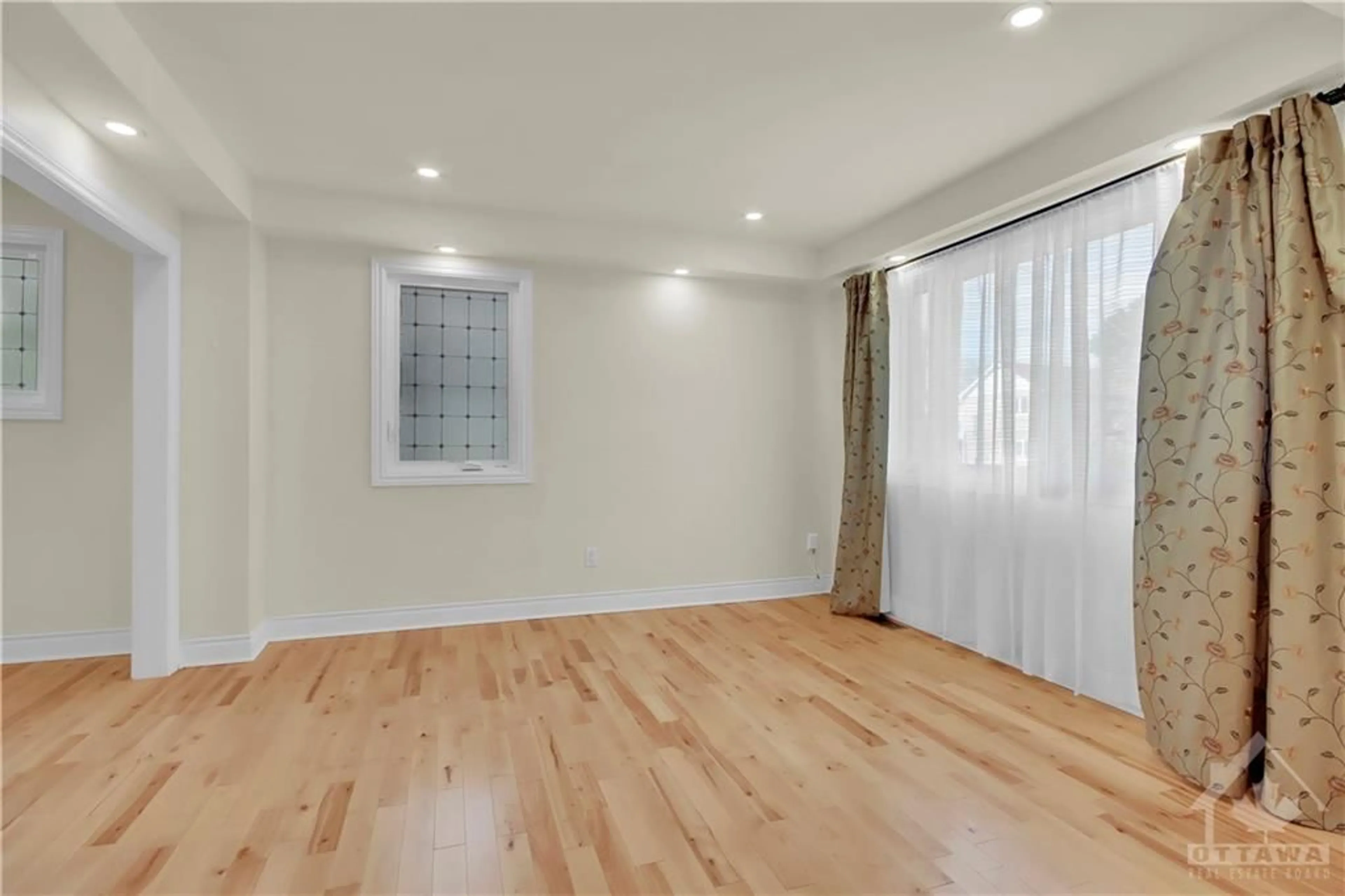 A pic of a room, wood floors for 548 MUTUAL St, Ottawa Ontario K1K 1C6