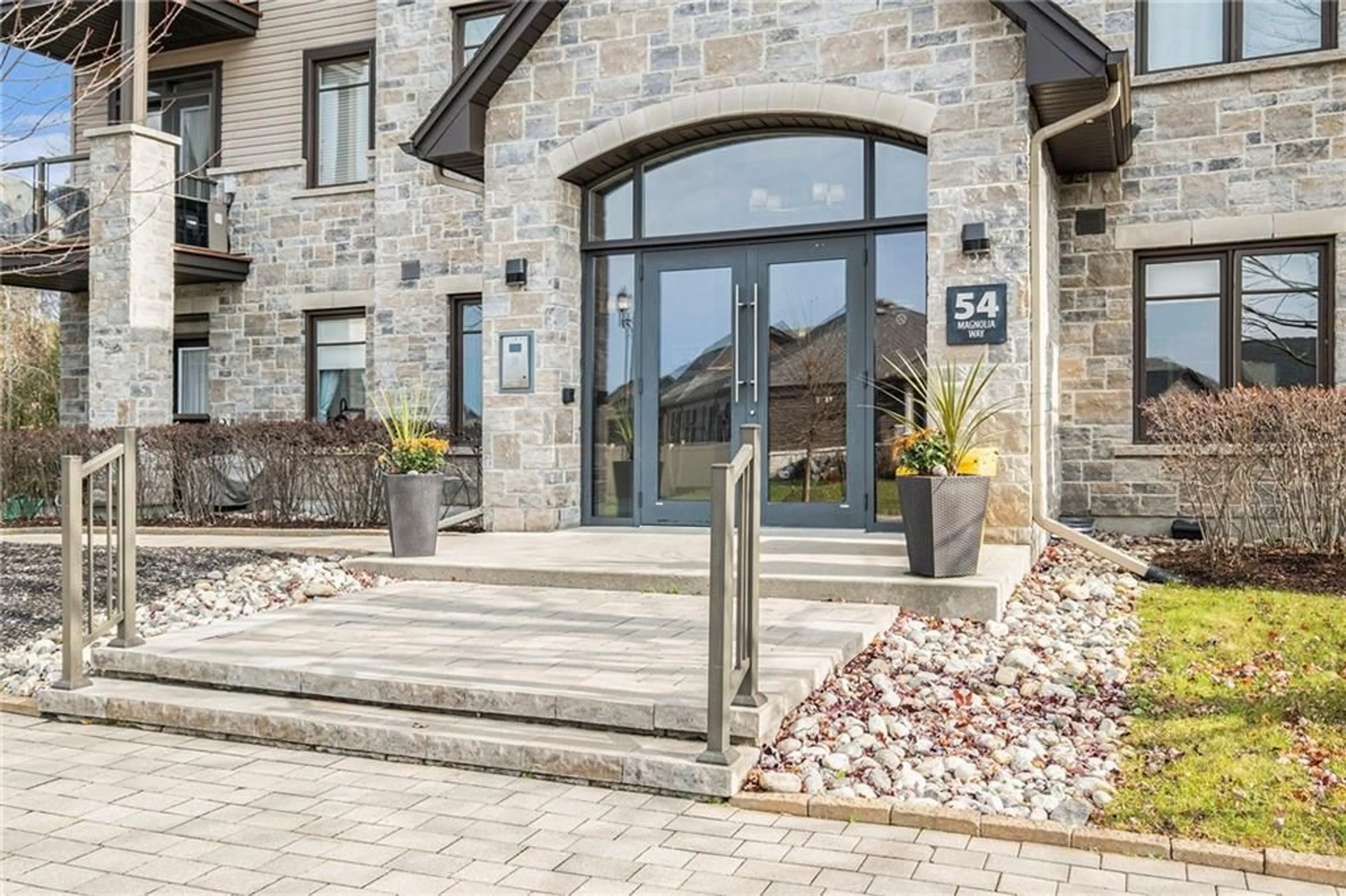 Indoor entryway, cement floor for 54 MAGNOLIA Way #303, Kemptville Ontario K0G 1J0