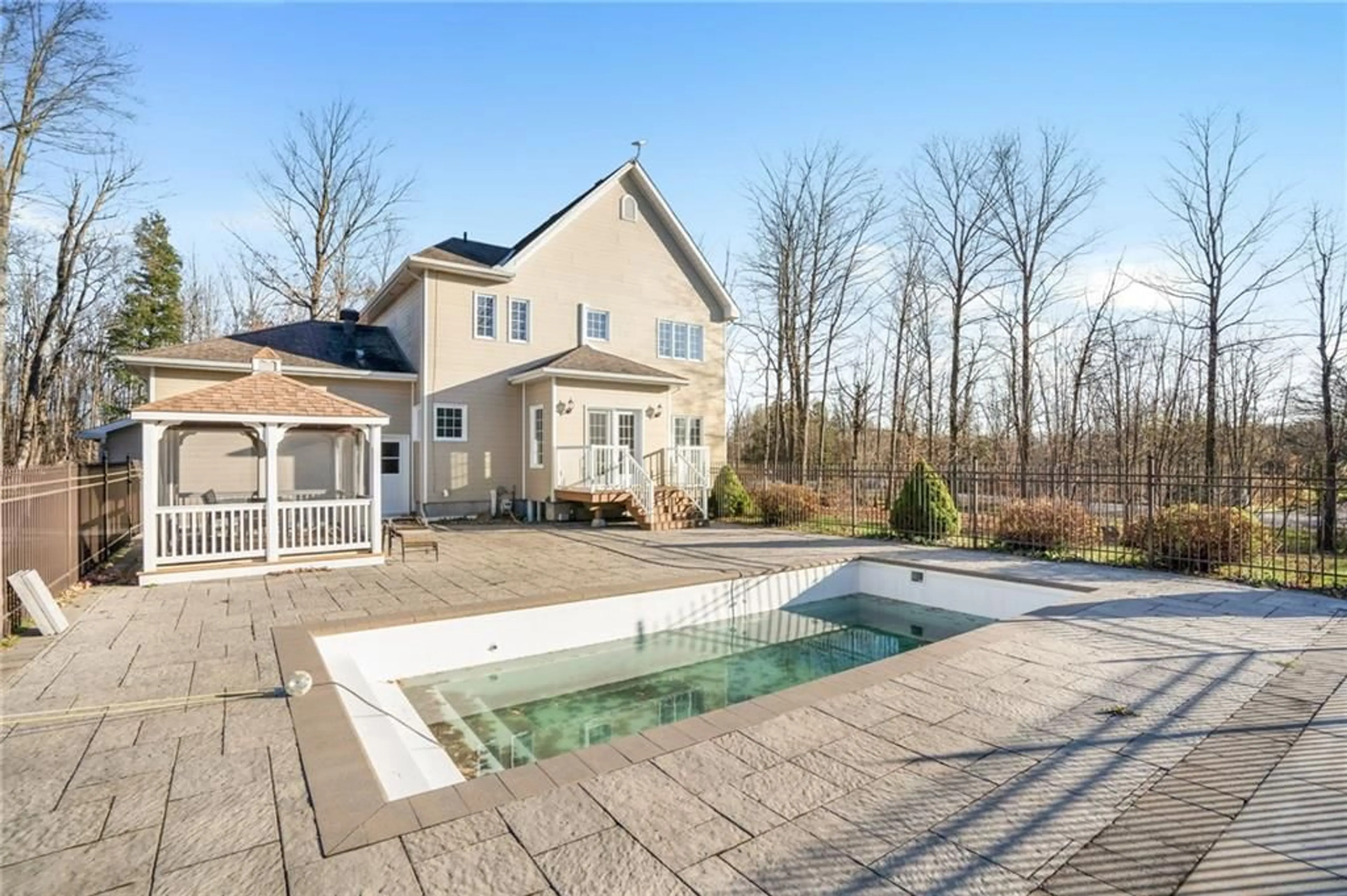 Indoor or outdoor pool for 46 JACQUOT St, L'Orignal Ontario K0B 1K0