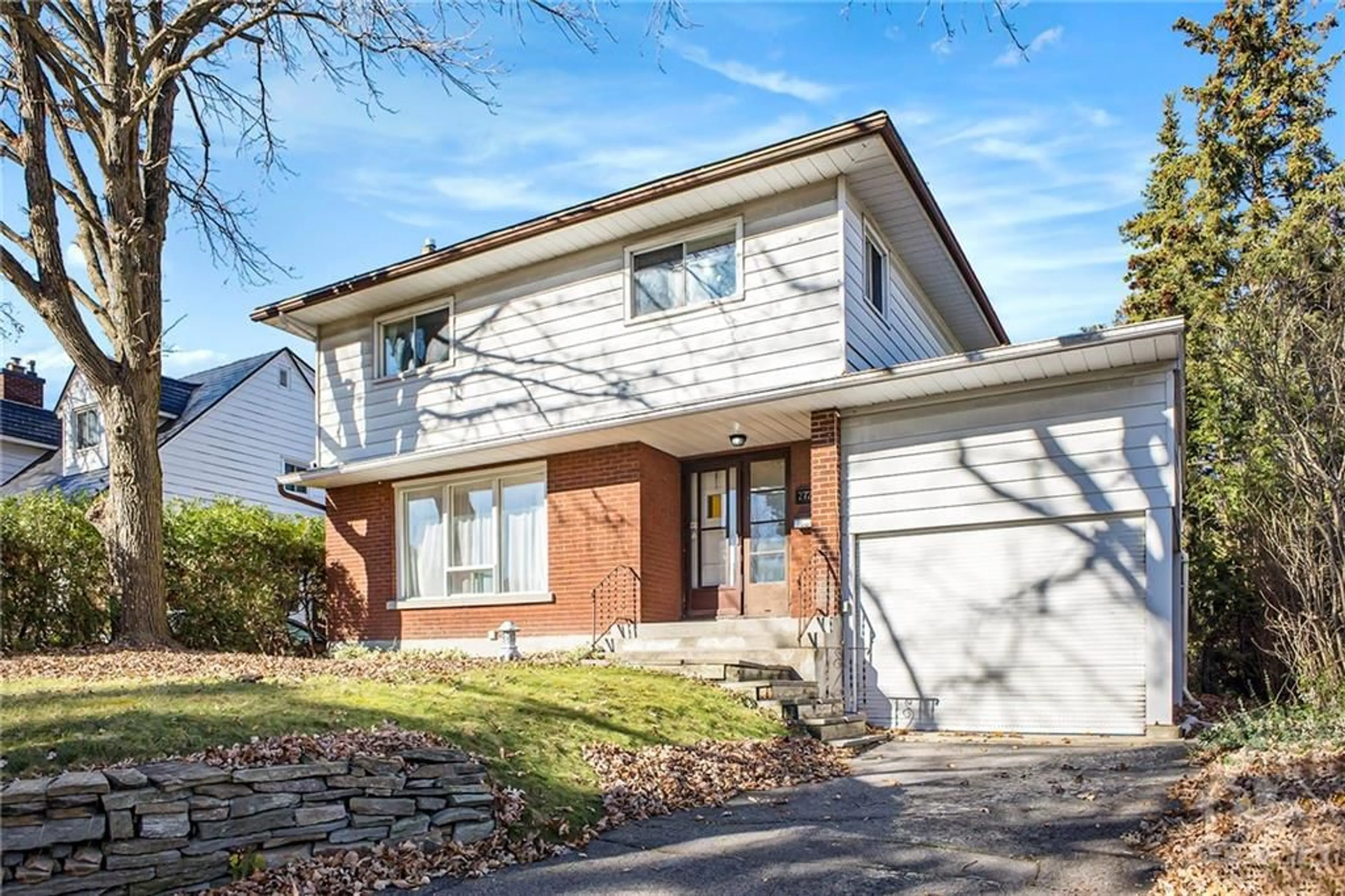 Frontside or backside of a home, cottage for 2725 KELLY Ave, Ottawa Ontario K2B 7V2