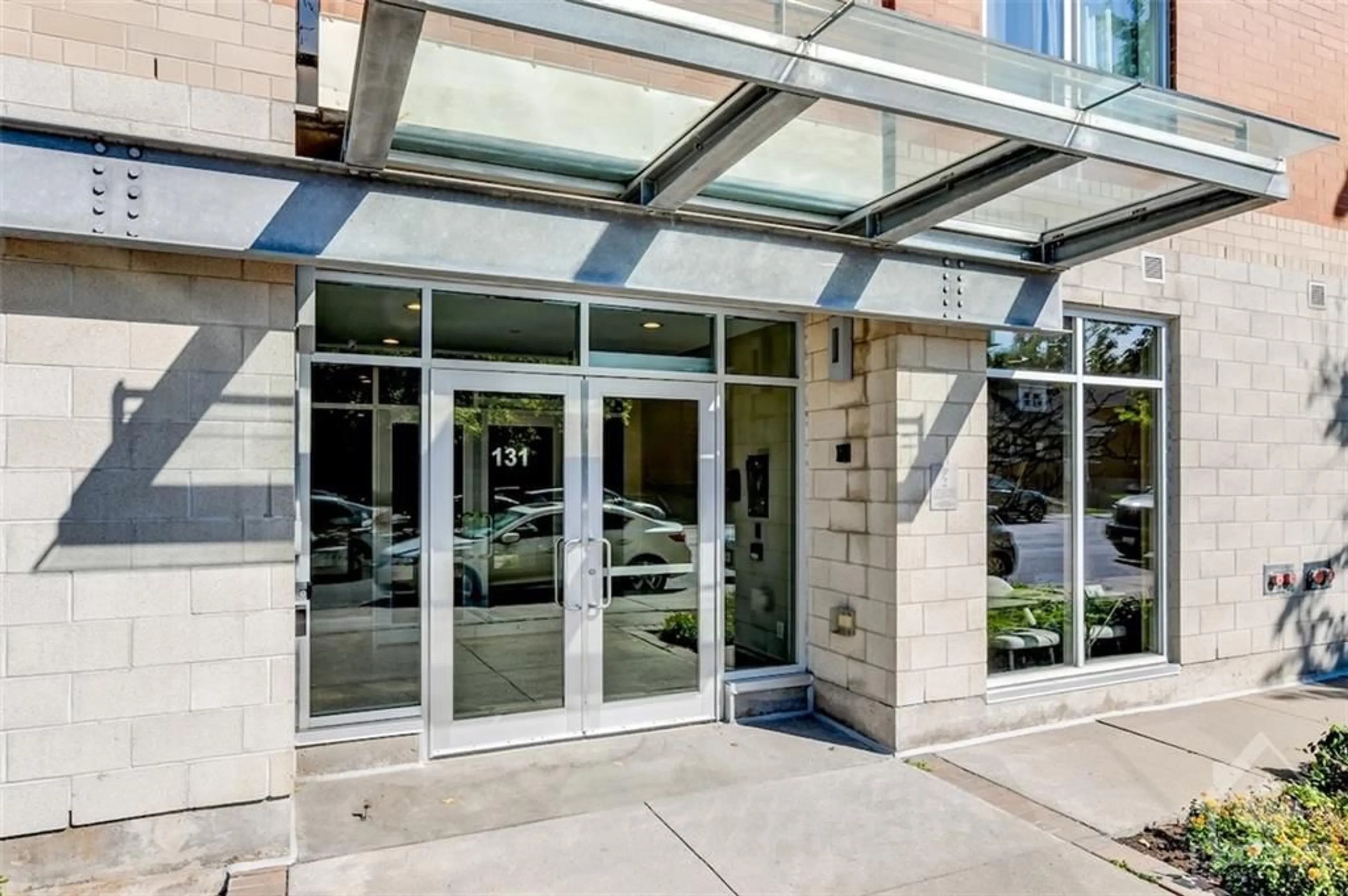 Indoor foyer, ceramic floors for 131 HOLLAND Ave #210, Ottawa Ontario K1Y 3A2