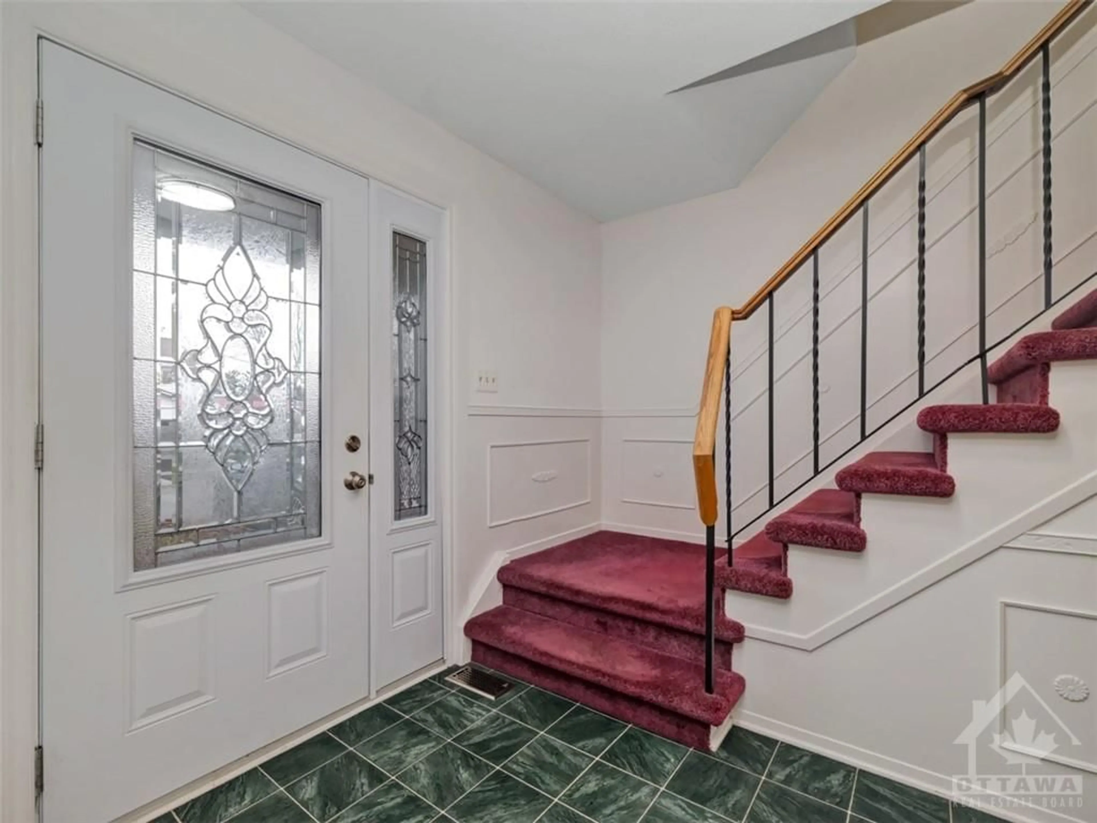 Indoor foyer, unknown floor for 6337 VISENEAU Dr, Ottawa Ontario K1C 2P8