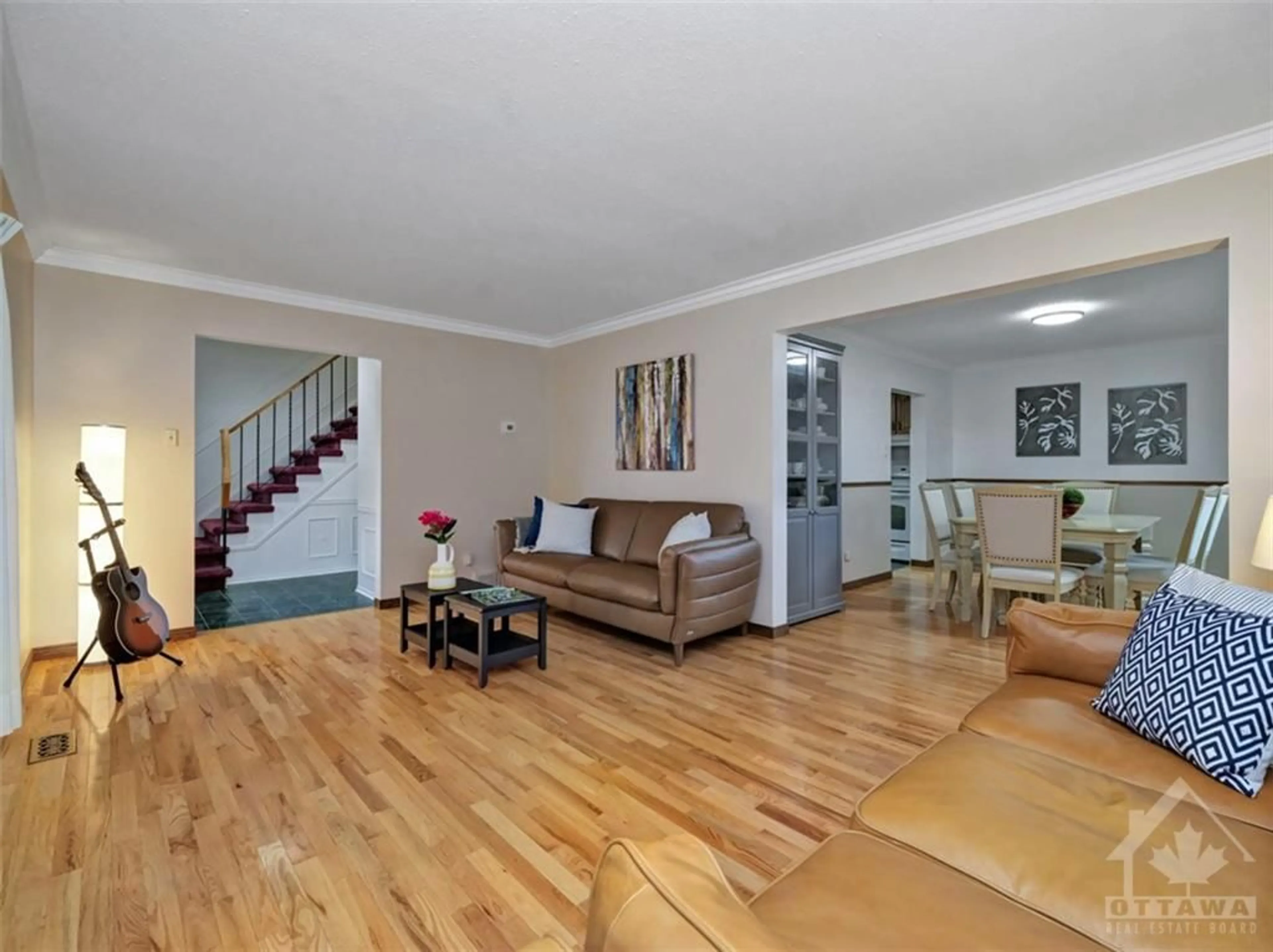 Living room, wood floors for 6337 VISENEAU Dr, Ottawa Ontario K1C 2P8