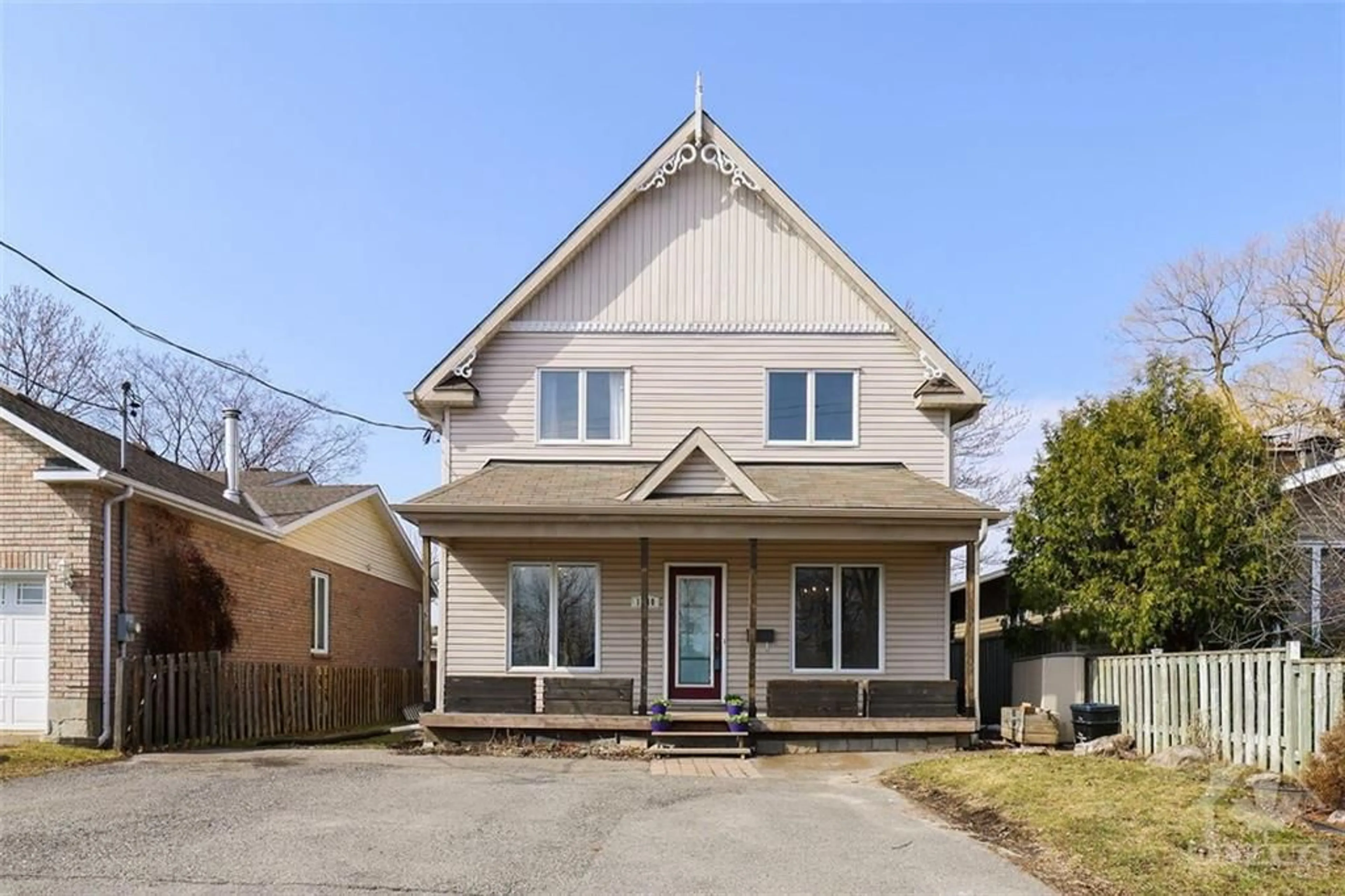 Frontside or backside of a home, cottage for 1340 AURELE St, Ottawa Ontario K1B 3L3