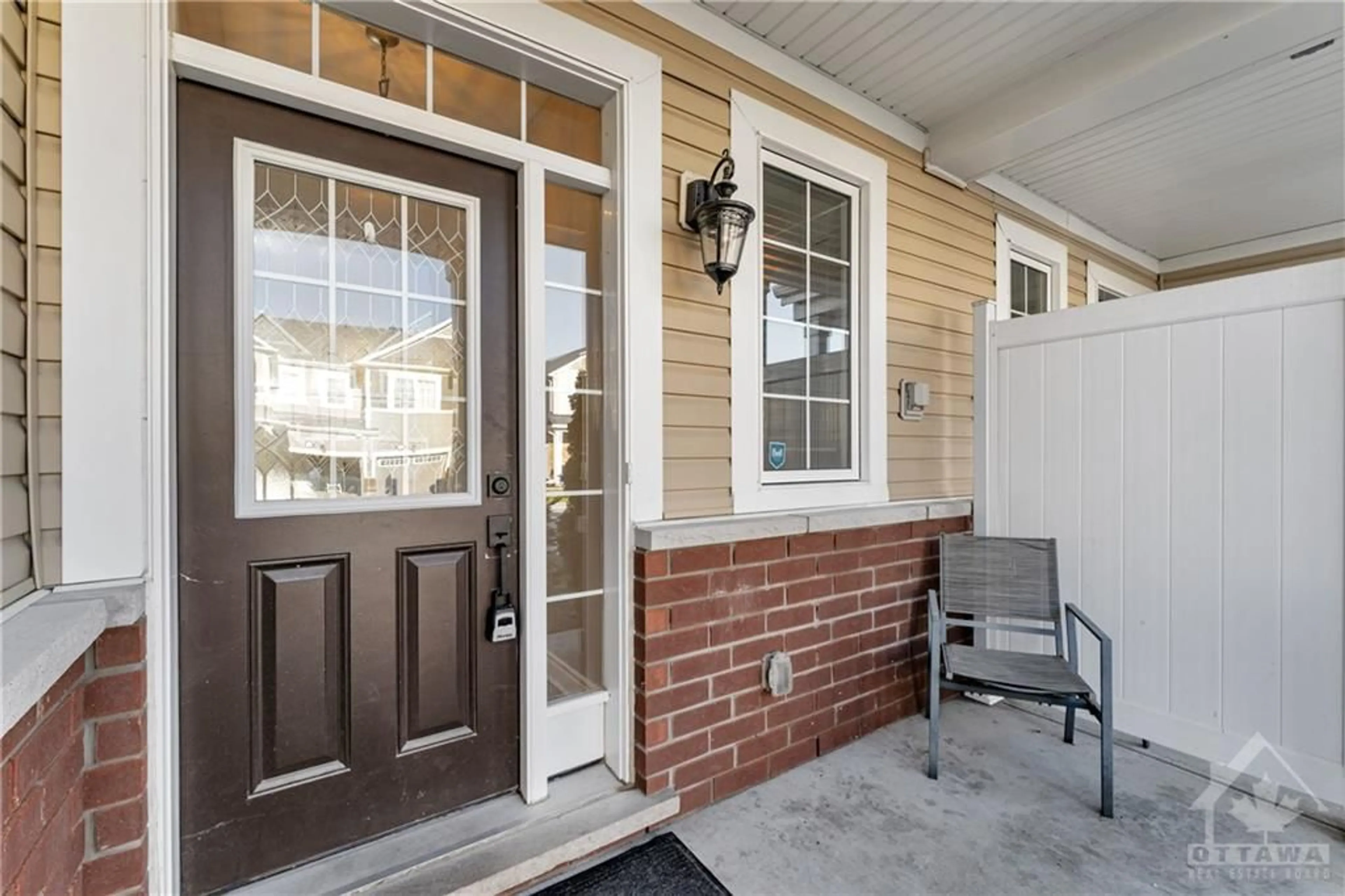 Indoor entryway, wood floors for 246 WILLOW ASTER Cir, Orleans Ontario K4A 1C7