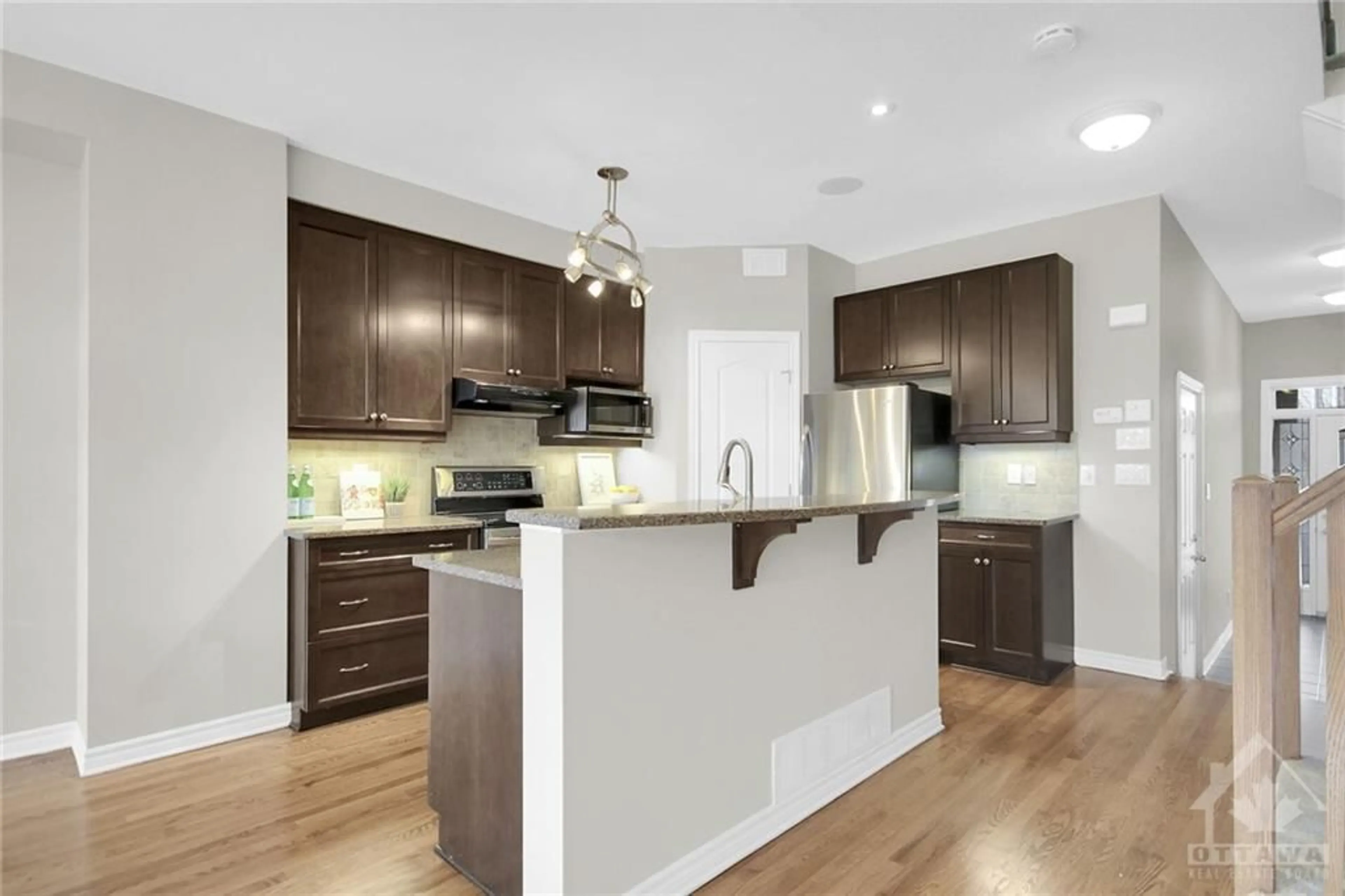 Open concept kitchen for 368 HORSESHOE Cres, Stittsville Ontario K2S 0B5