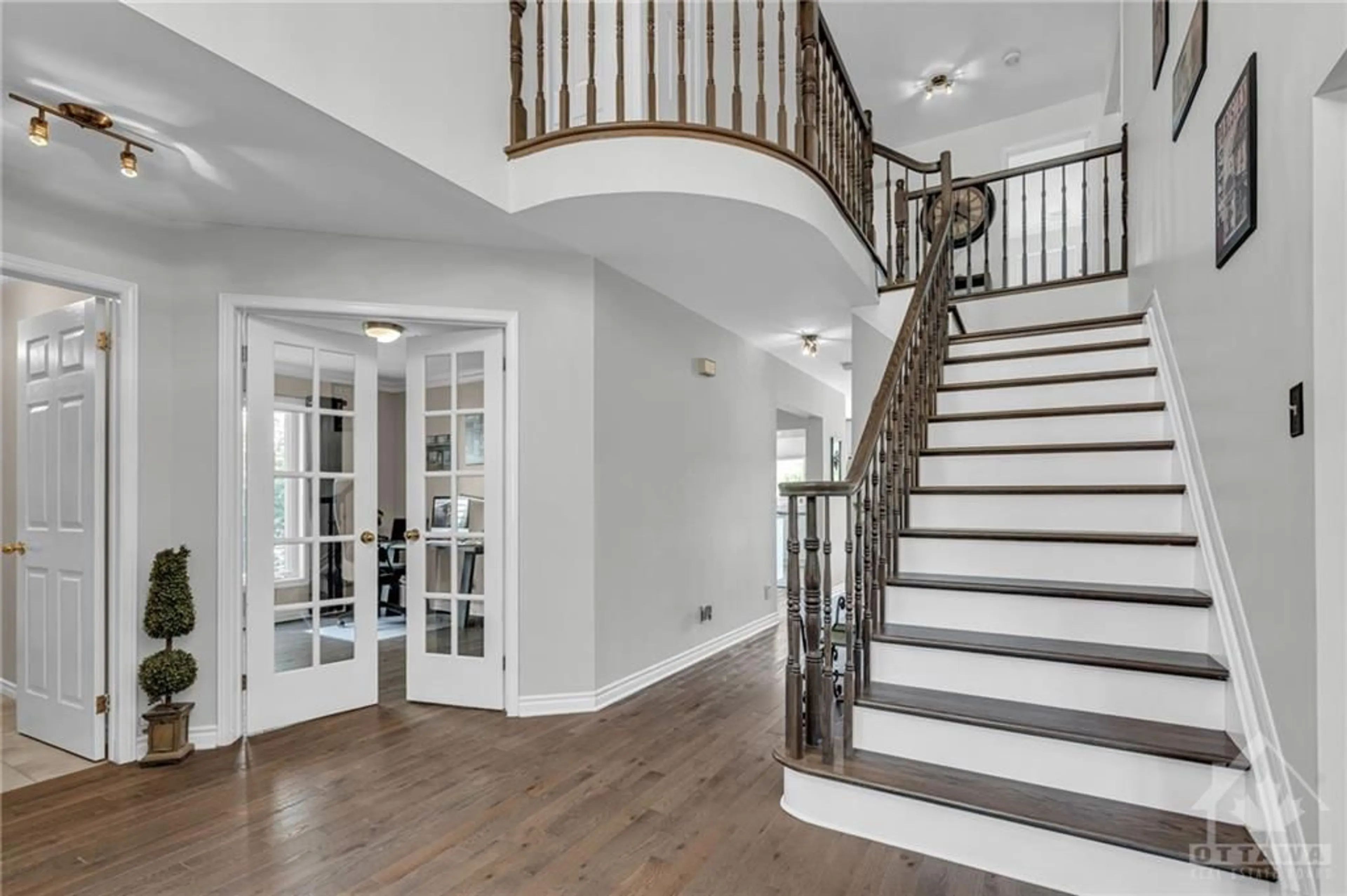 Indoor entryway, wood floors for 1441 TALCY Cres, Ottawa Ontario K4A 3C7