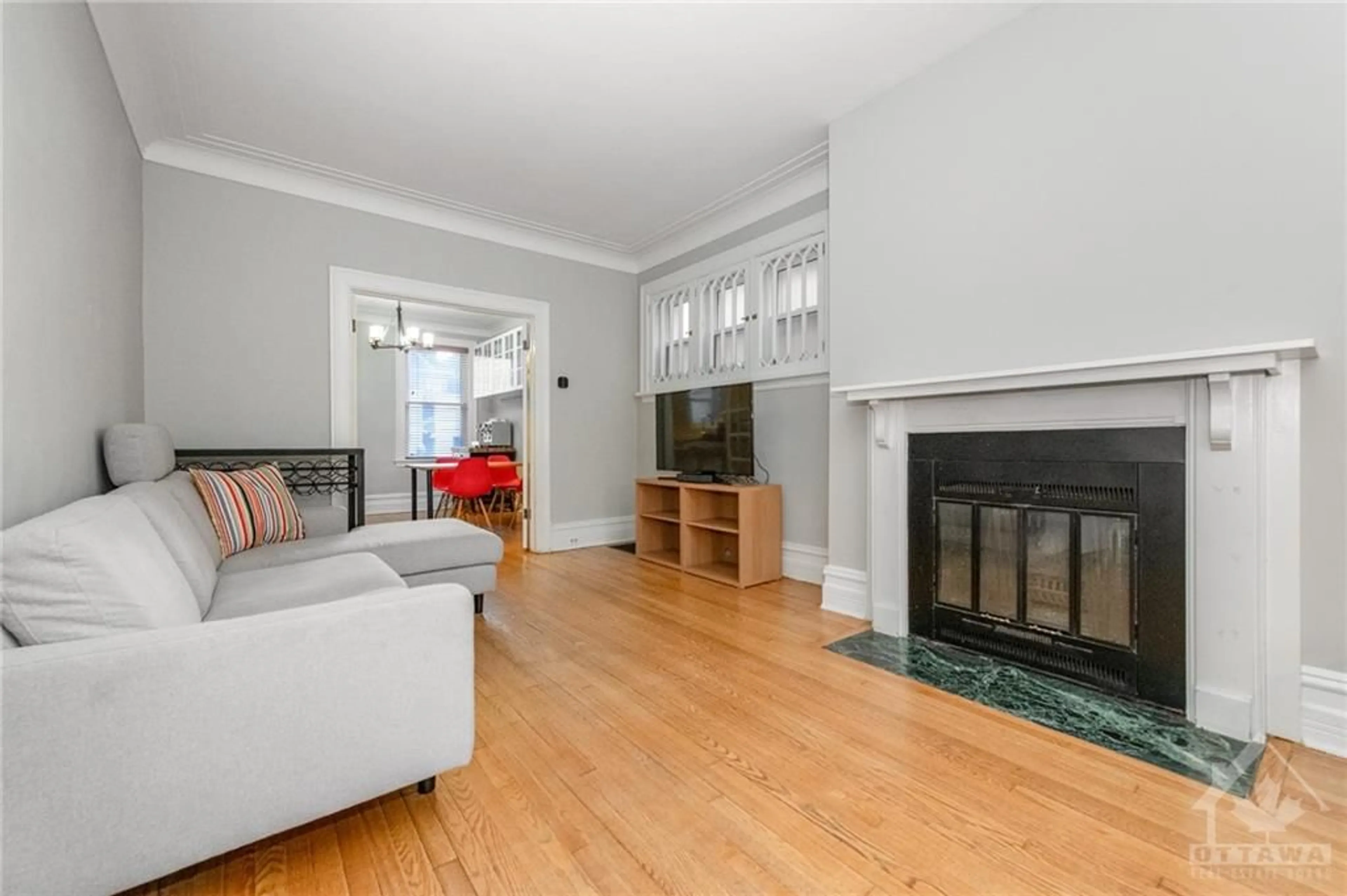 Living room, wood floors for 134 FOURTH Ave, Ottawa Ontario K1S 2L4