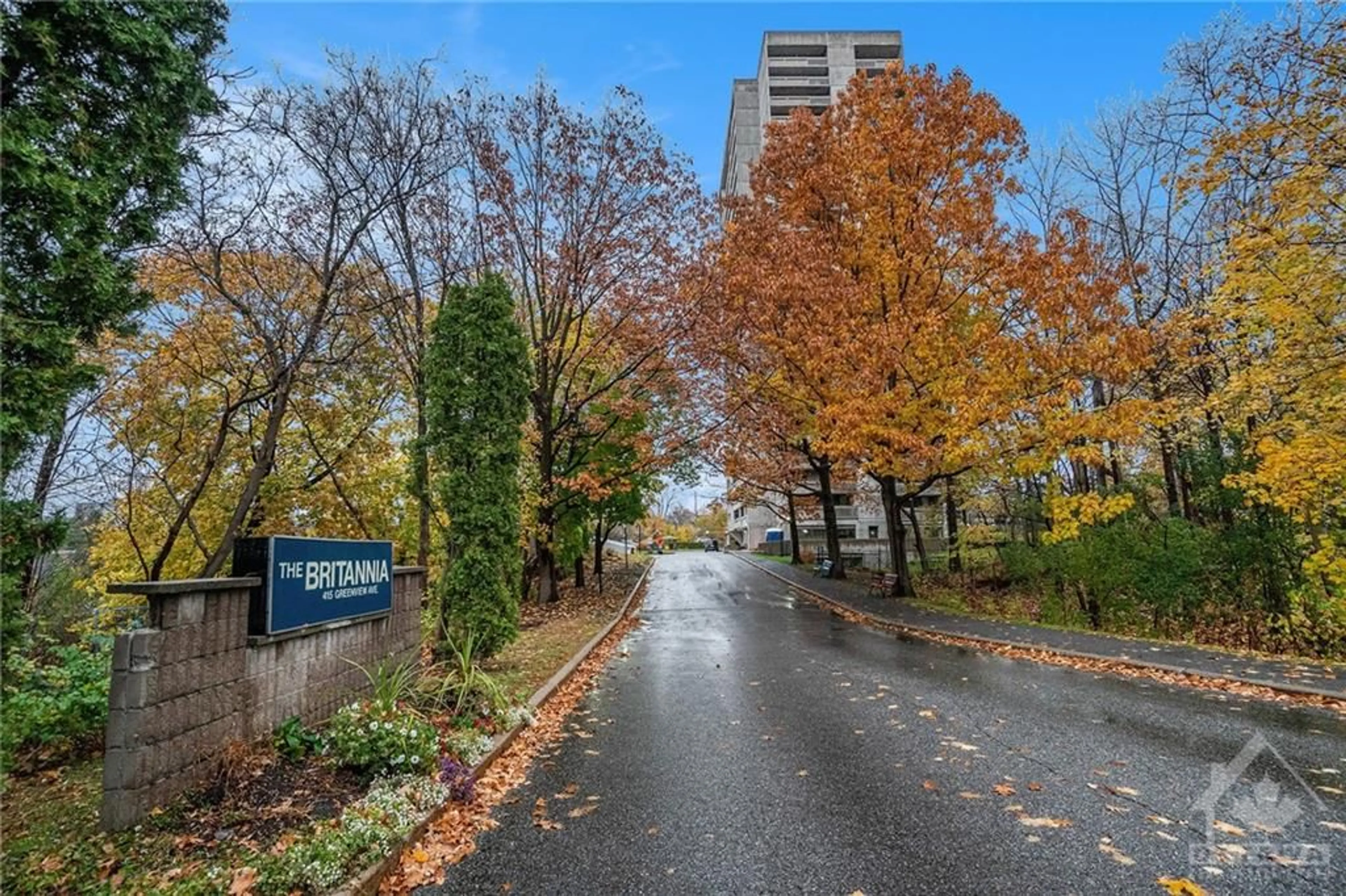 A pic from exterior of the house or condo, the street view for 415 GREENVIEW Ave #907, Ottawa Ontario K2B 8G5