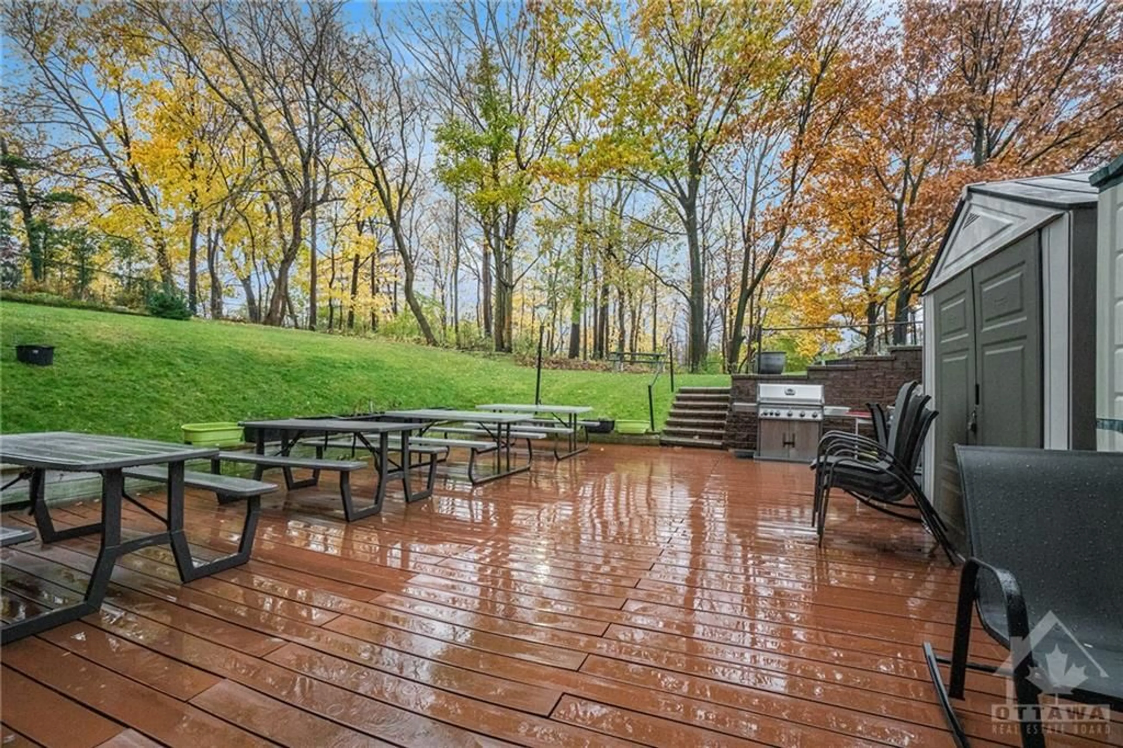 Patio, the fenced backyard for 415 GREENVIEW Ave #907, Ottawa Ontario K2B 8G5