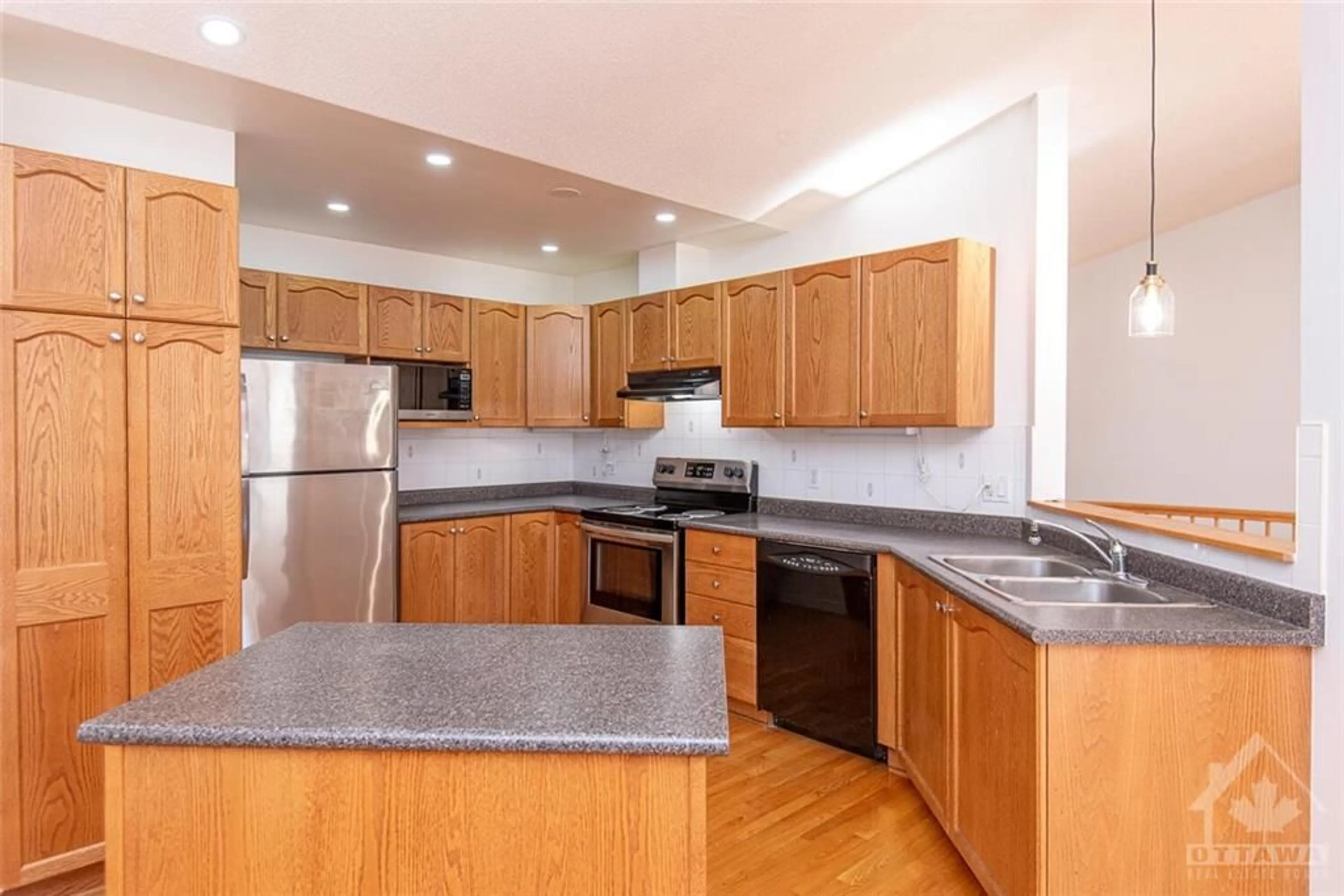 Standard kitchen, wood floors for 8 SPINNEY Way, Ottawa Ontario K2J 4Y8