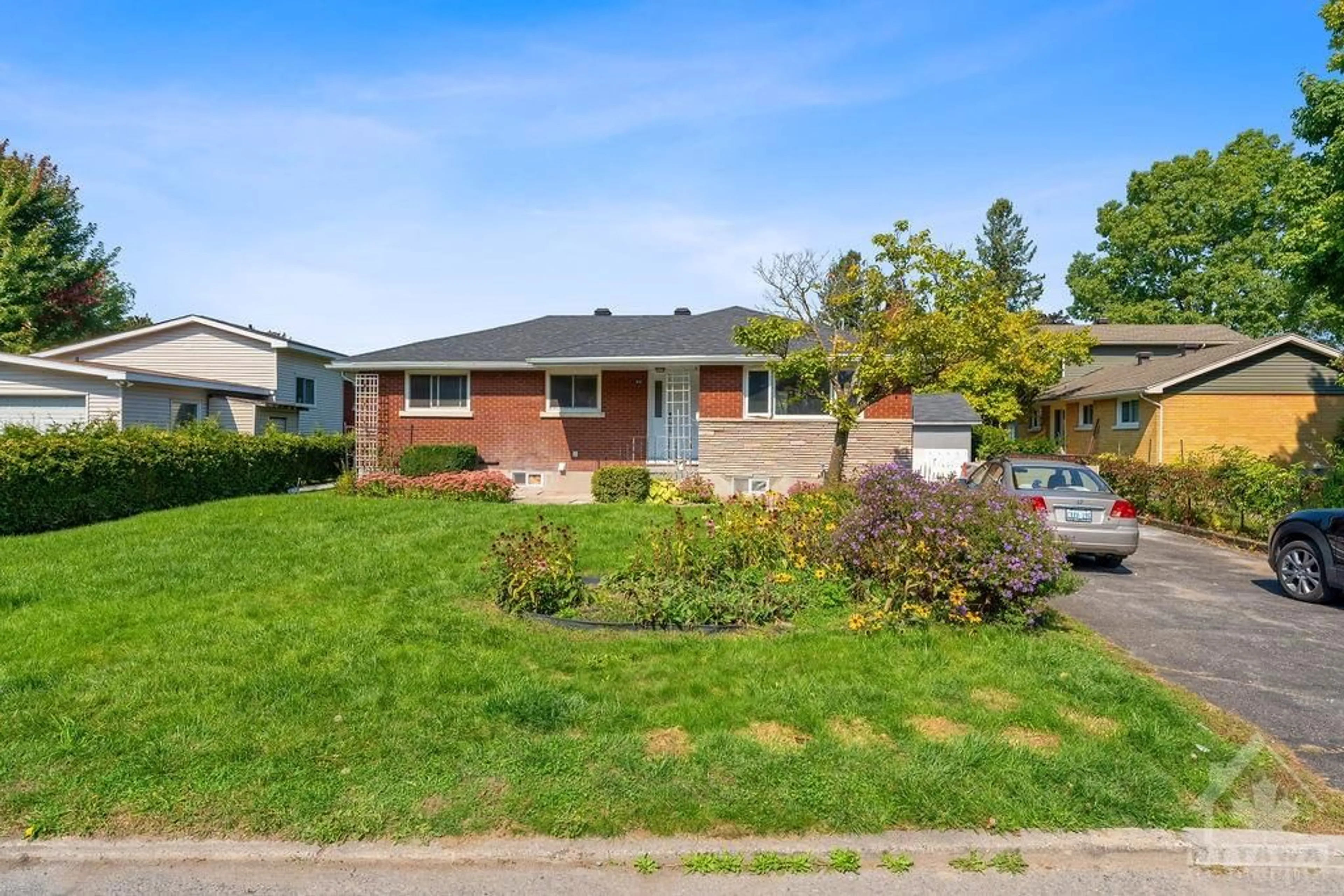 Frontside or backside of a home, the street view for 28 FAIRHILL Cres, Ottawa Ontario K2G 1B7