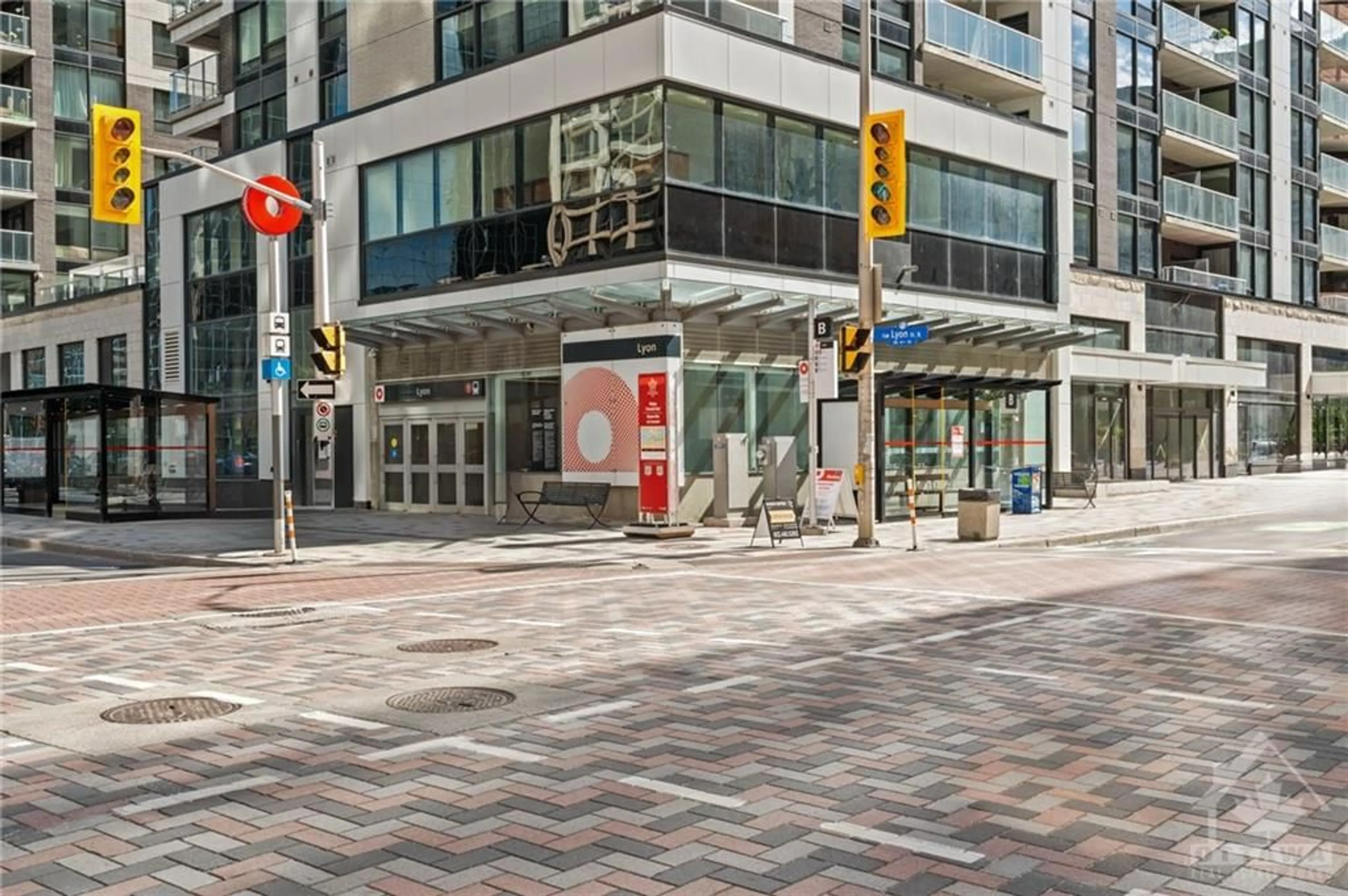 A pic from exterior of the house or condo, the street view for 340 QUEEN St #811, Ottawa Ontario K1R 0G1