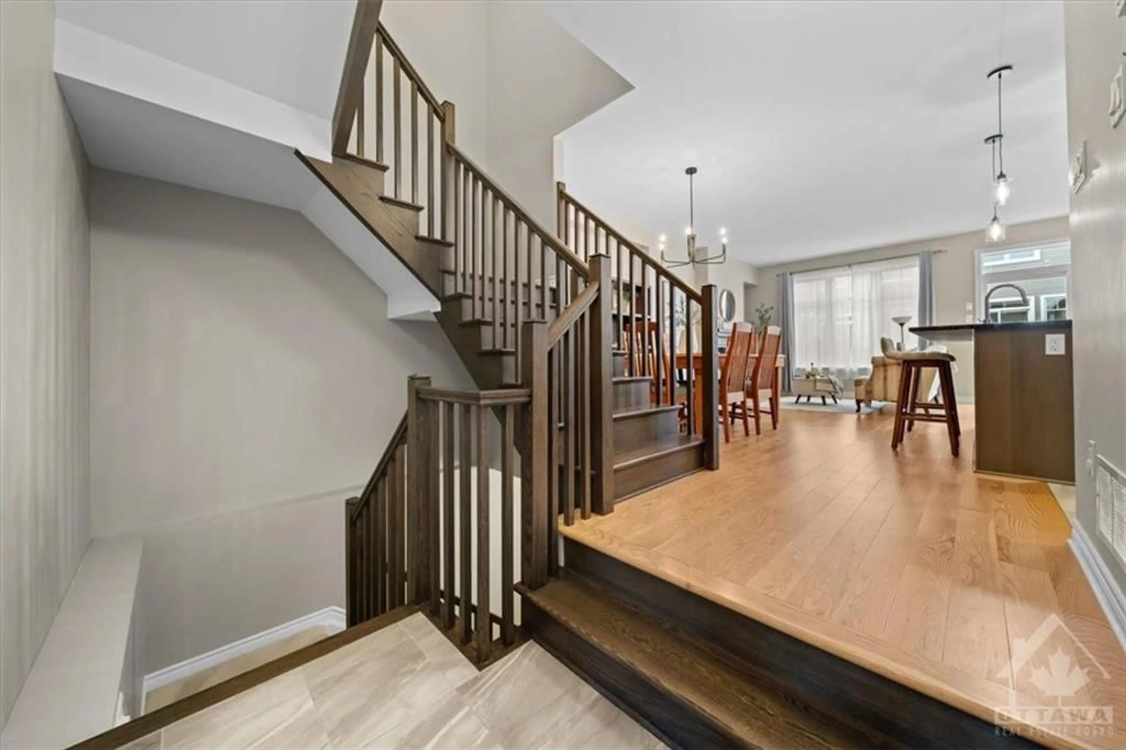 Indoor foyer, wood floors for 423 WARMSTONE Dr, Stittsville Ontario K2S 0W2