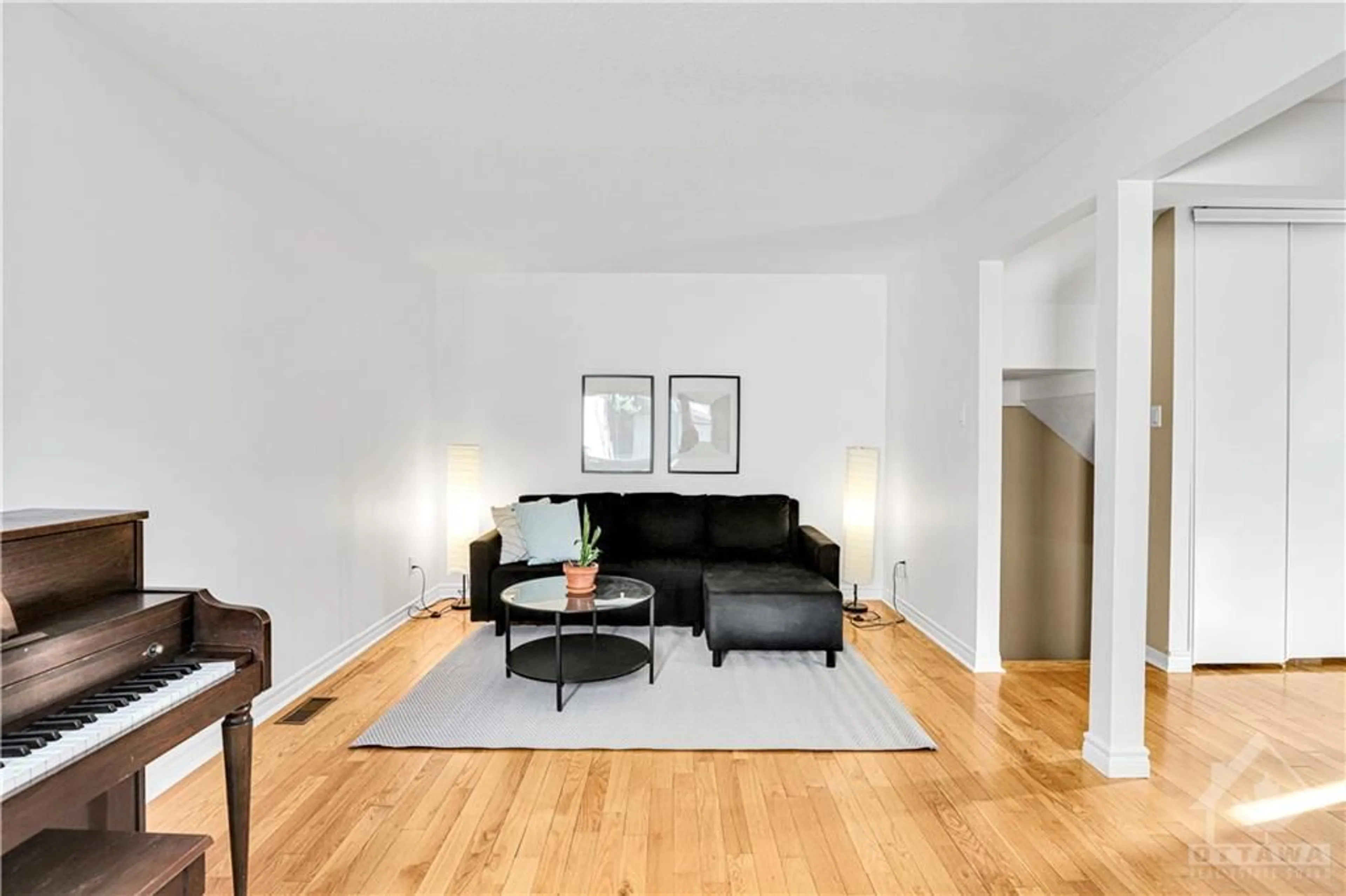 Living room, wood floors for 1739 MEADOWBROOK Rd, Ottawa Ontario K1B 4W6