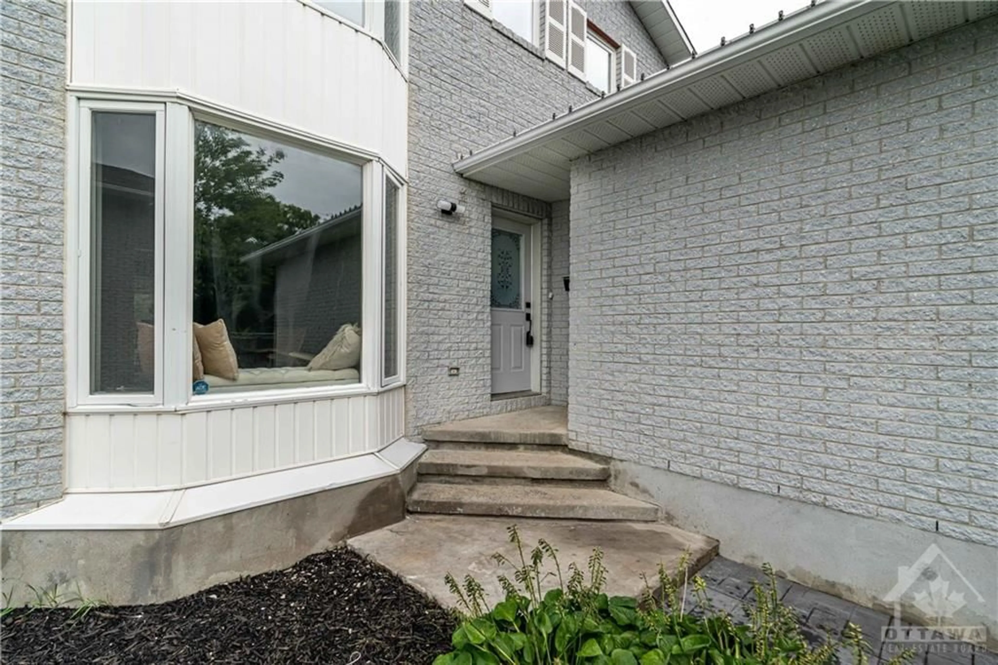 Home with brick exterior material for 1233 DUSSERE St, Ottawa Ontario K1C 1P1