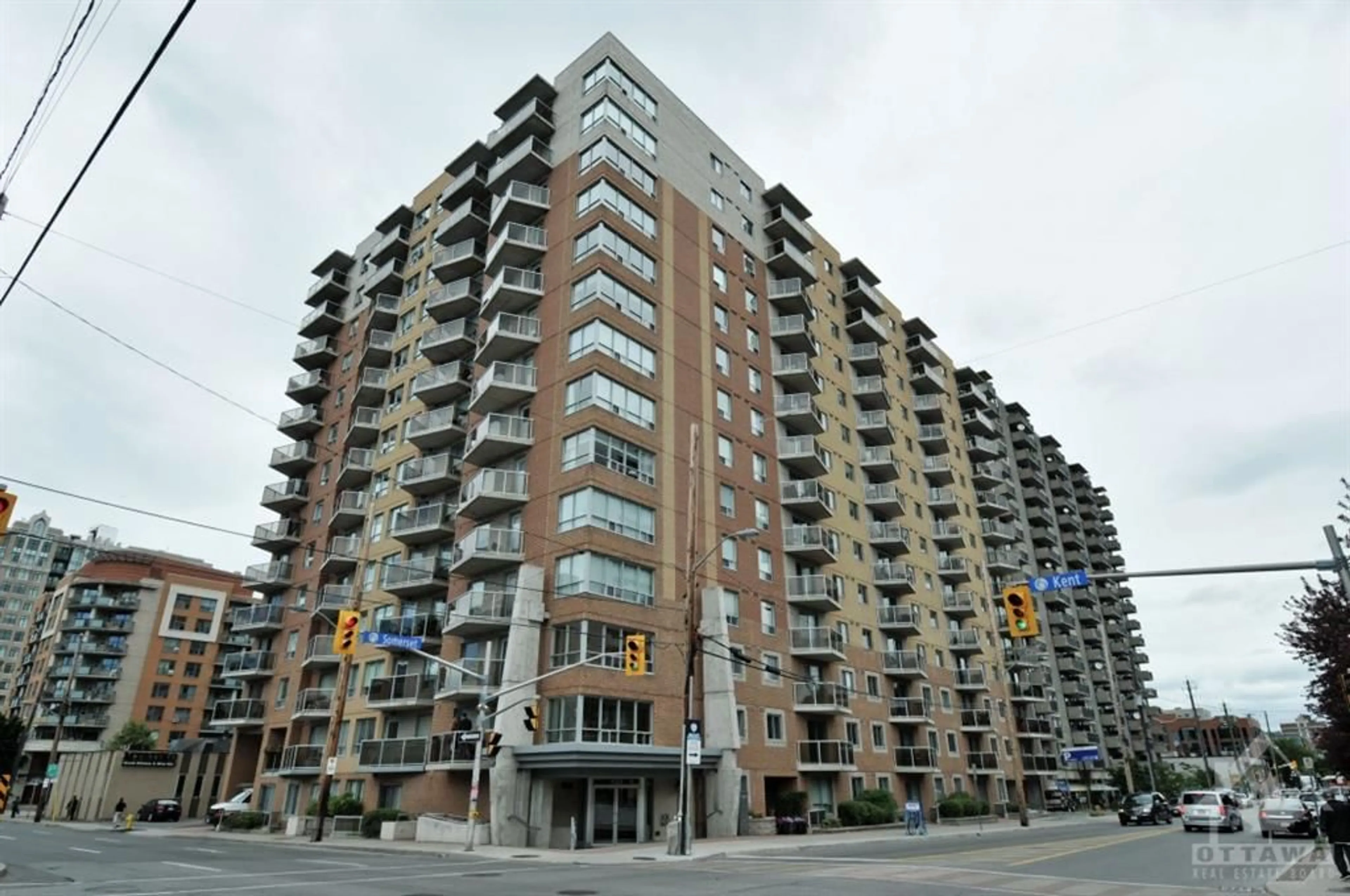 A pic from exterior of the house or condo, the street view for 429 SOMERSET St #408, Ottawa Ontario K2P 2P5