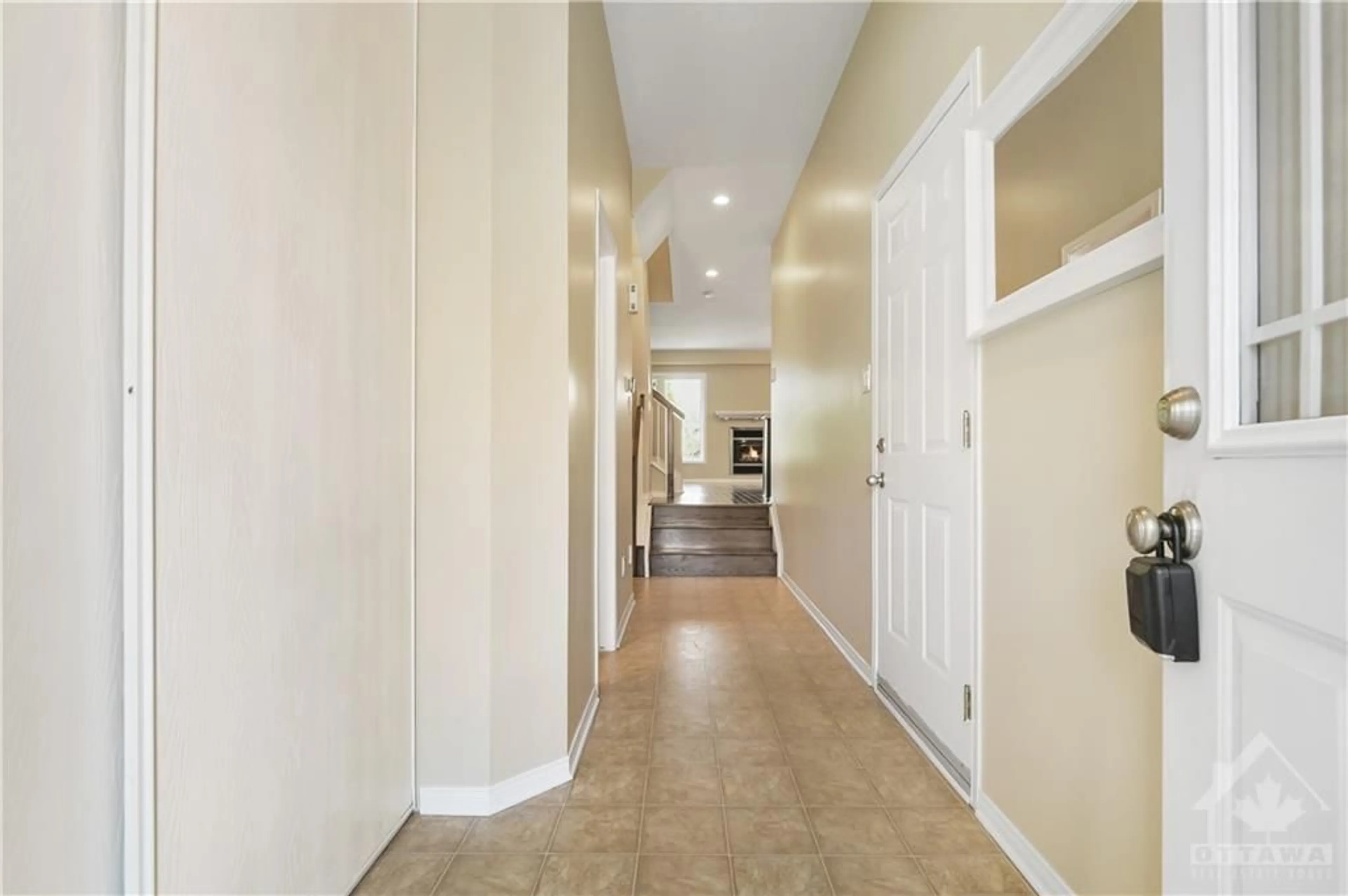 Indoor foyer, wood floors for 357 HILLSBORO Pvt, Ottawa Ontario K2M 3B1