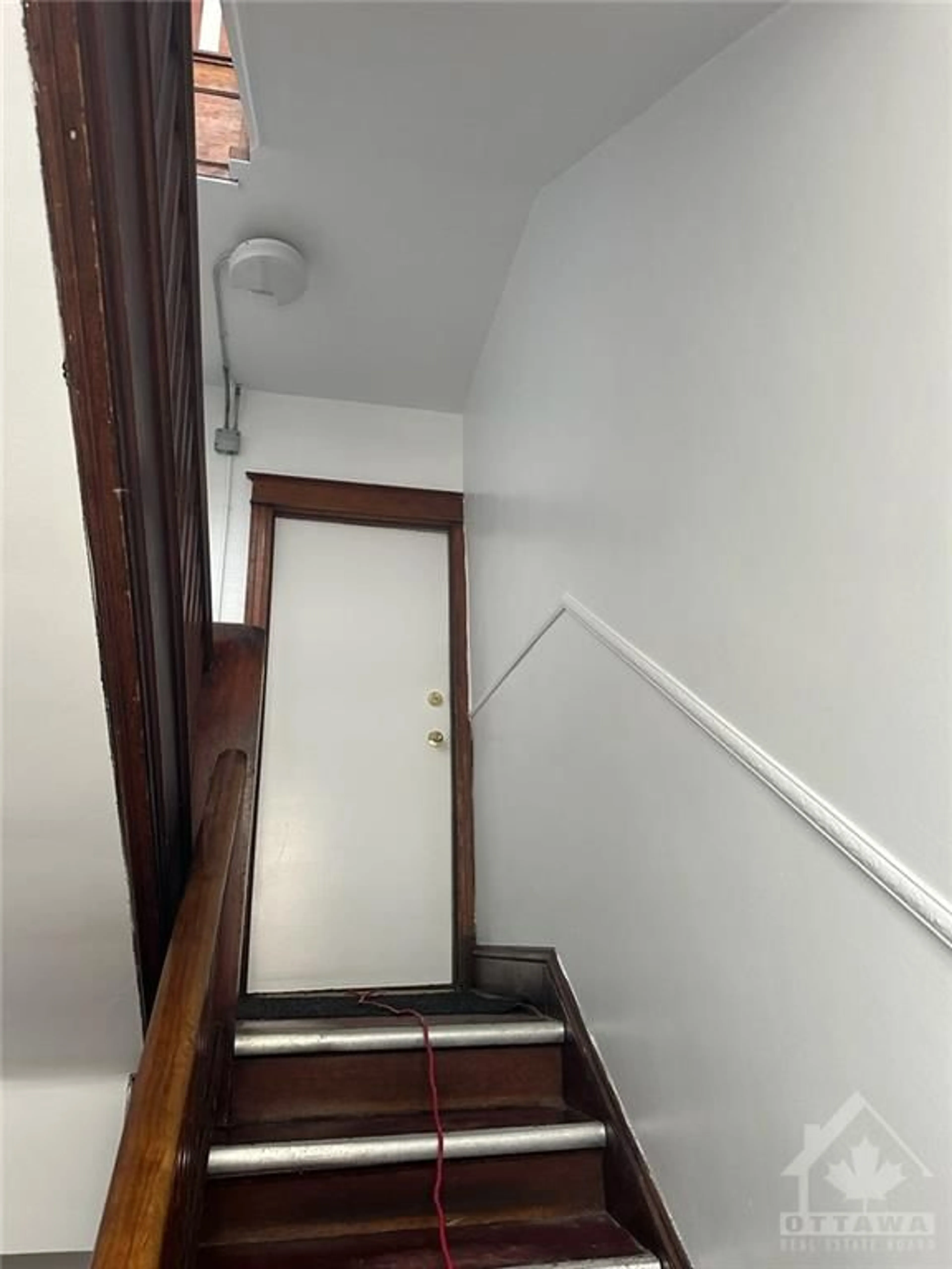 Stairs for 164 CLARENCE St, Ottawa Ontario K1N 5P8