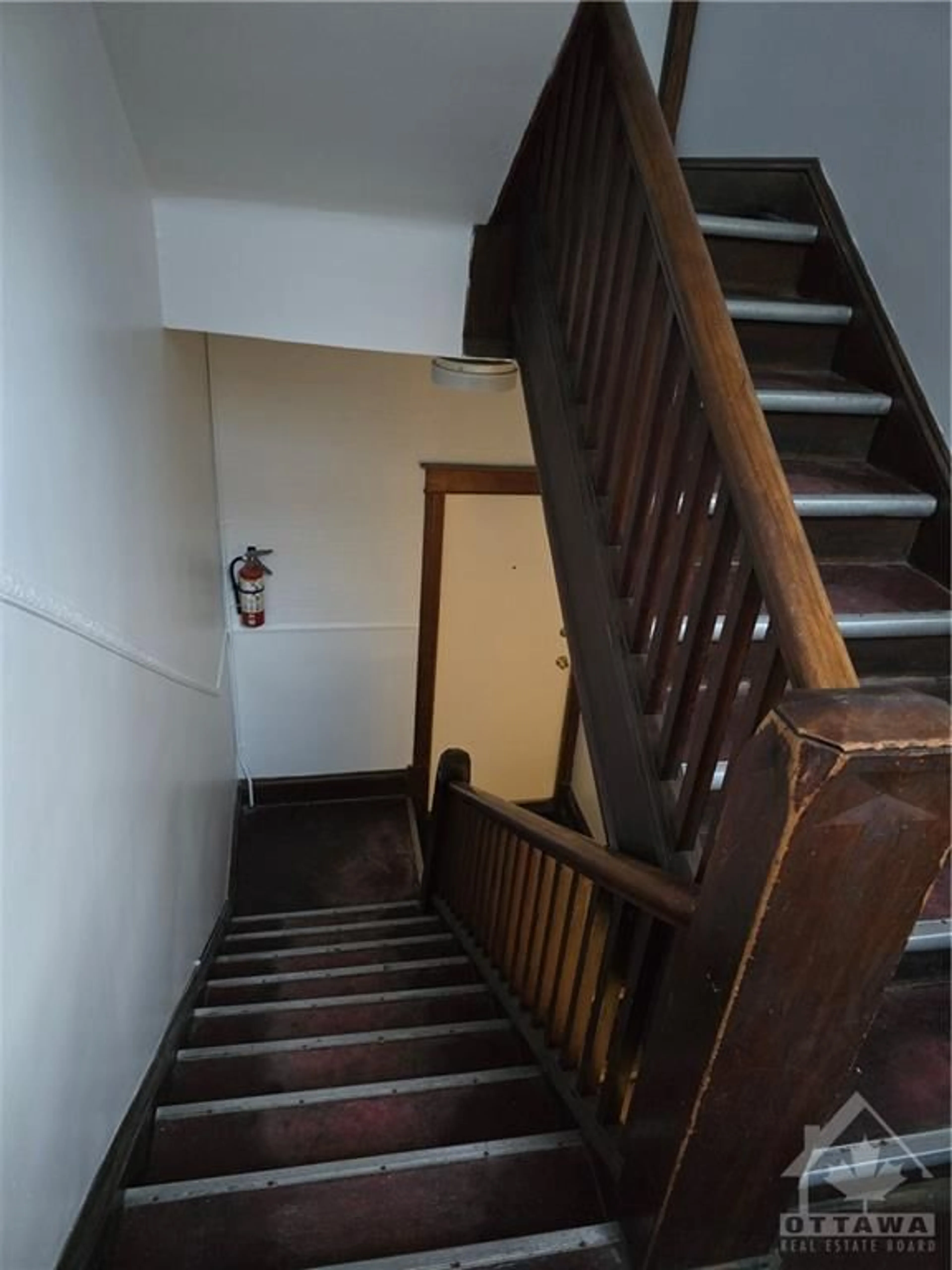 Stairs for 164 CLARENCE St, Ottawa Ontario K1N 5P8