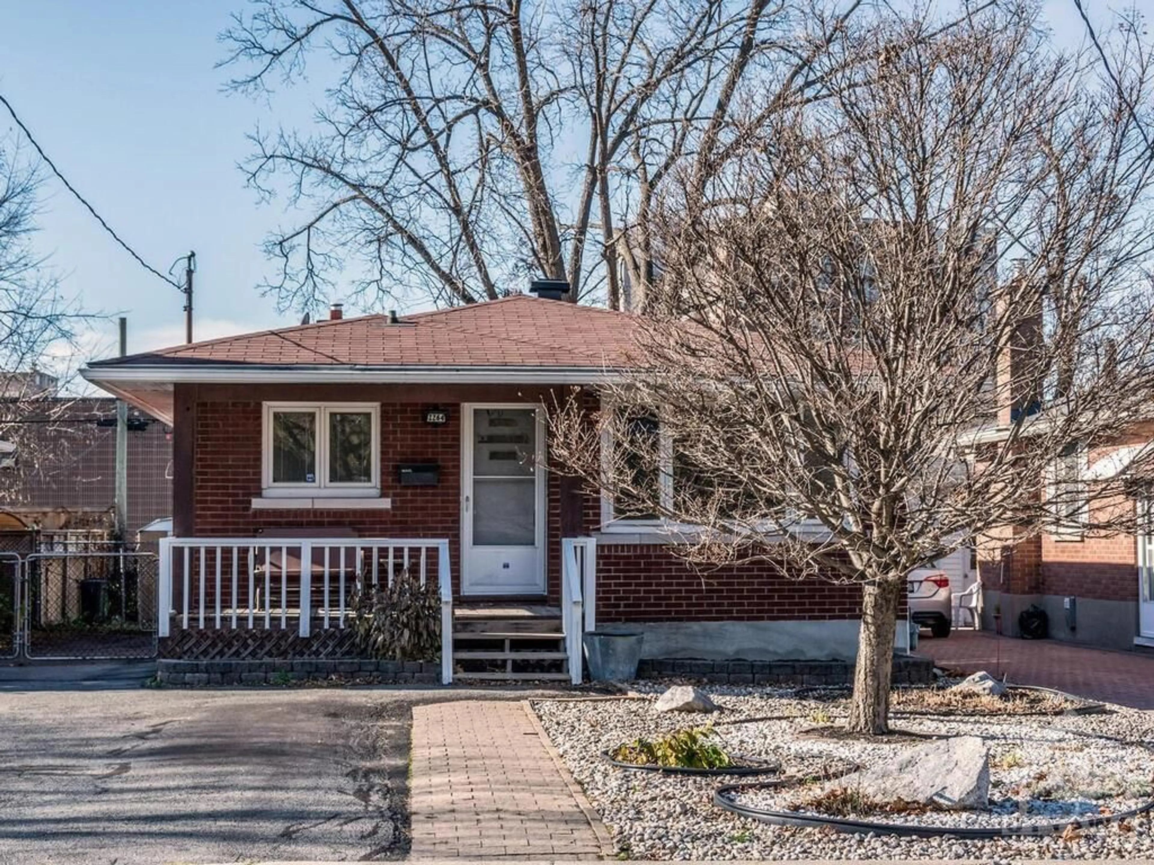 Home with brick exterior material for 2264 UTAH St, Ottawa Ontario K1H 7W8