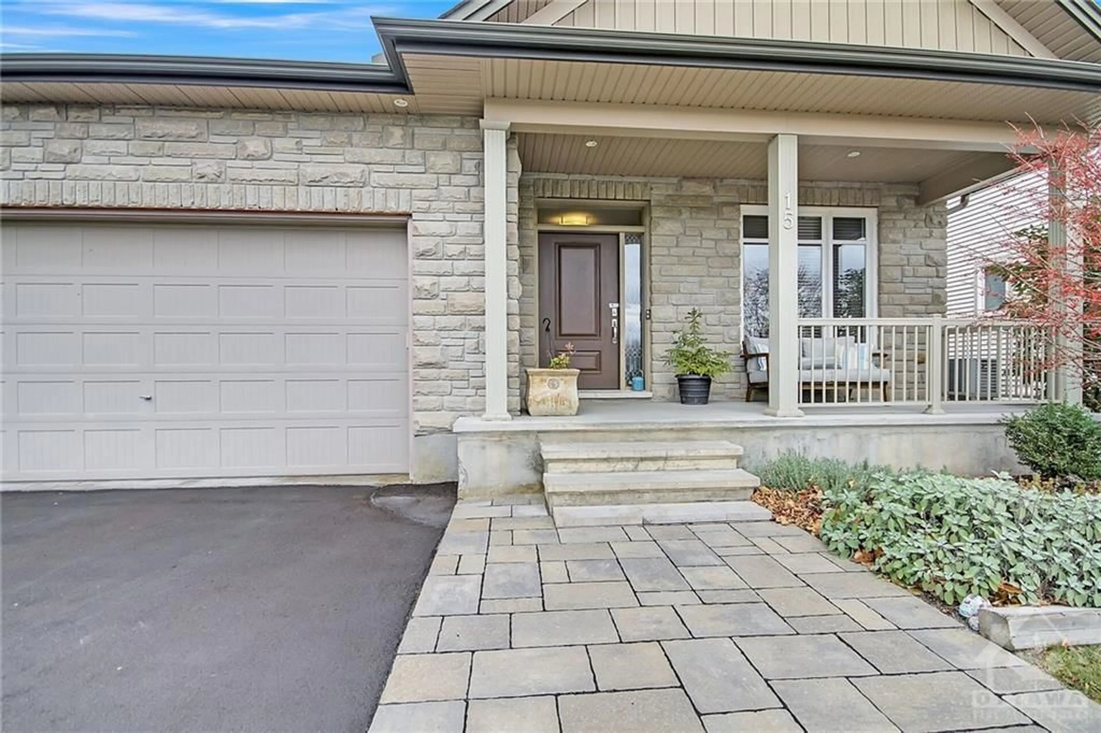 Home with brick exterior material for 15 YORK Cross, Russell Ontario K4R 0C4