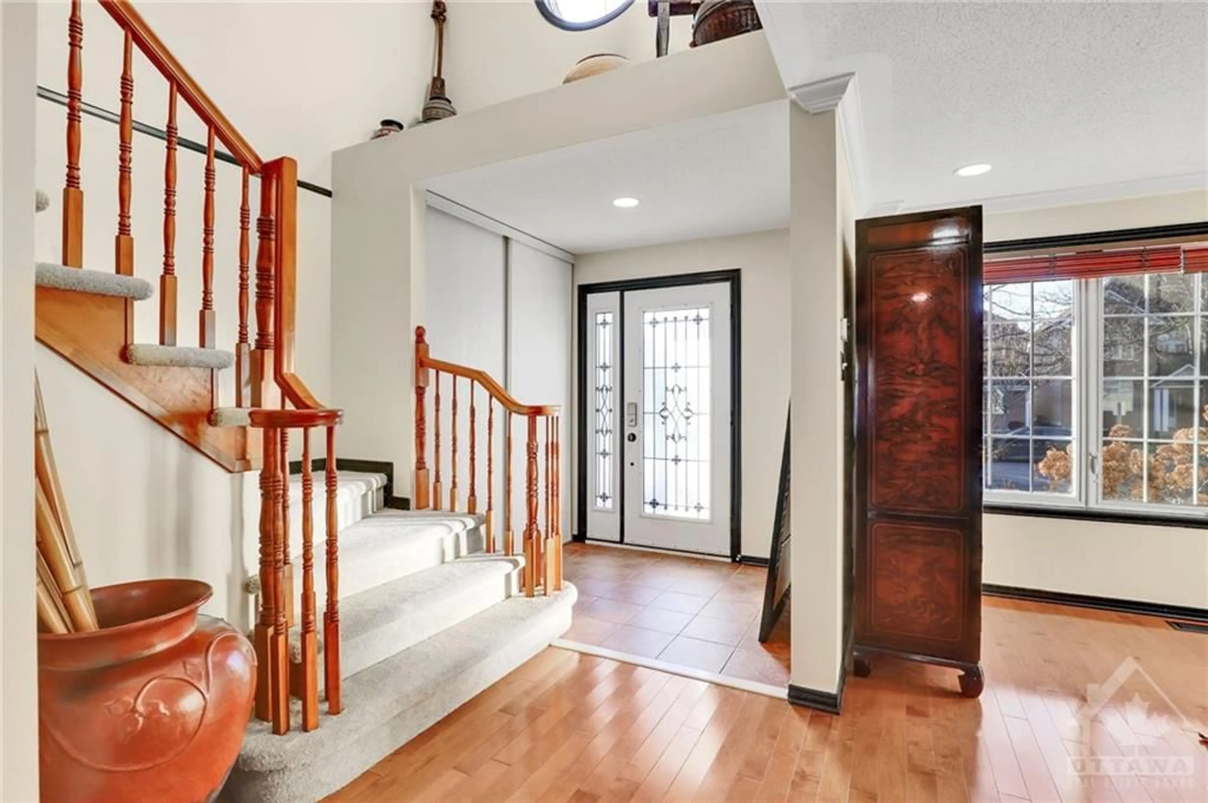 Indoor foyer, wood floors for 2103 ESPRIT Dr, Ottawa Ontario K4A 4K2