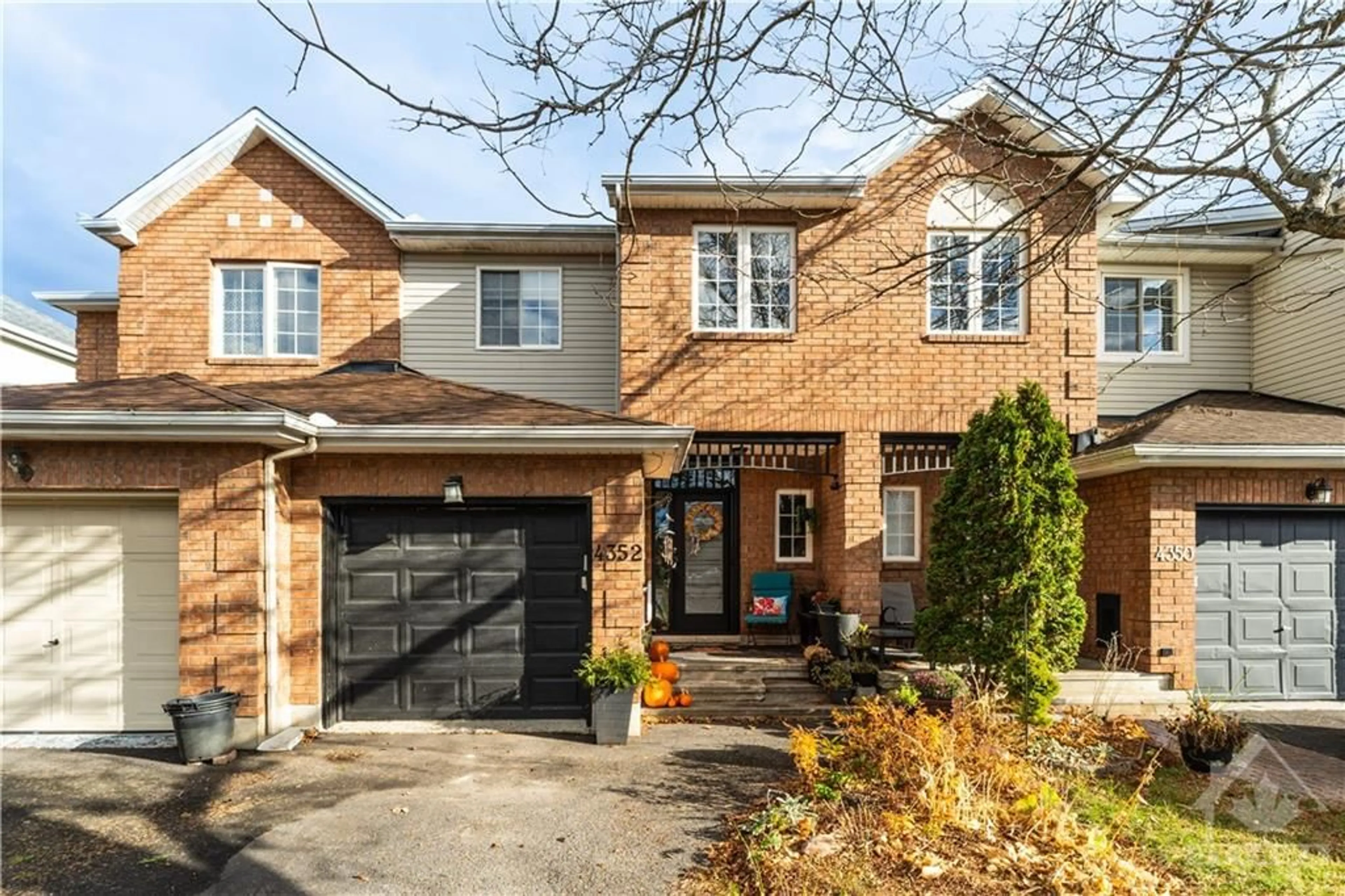 Home with brick exterior material for 4352 WILDMINT Sq, Ottawa Ontario K1V 1N5