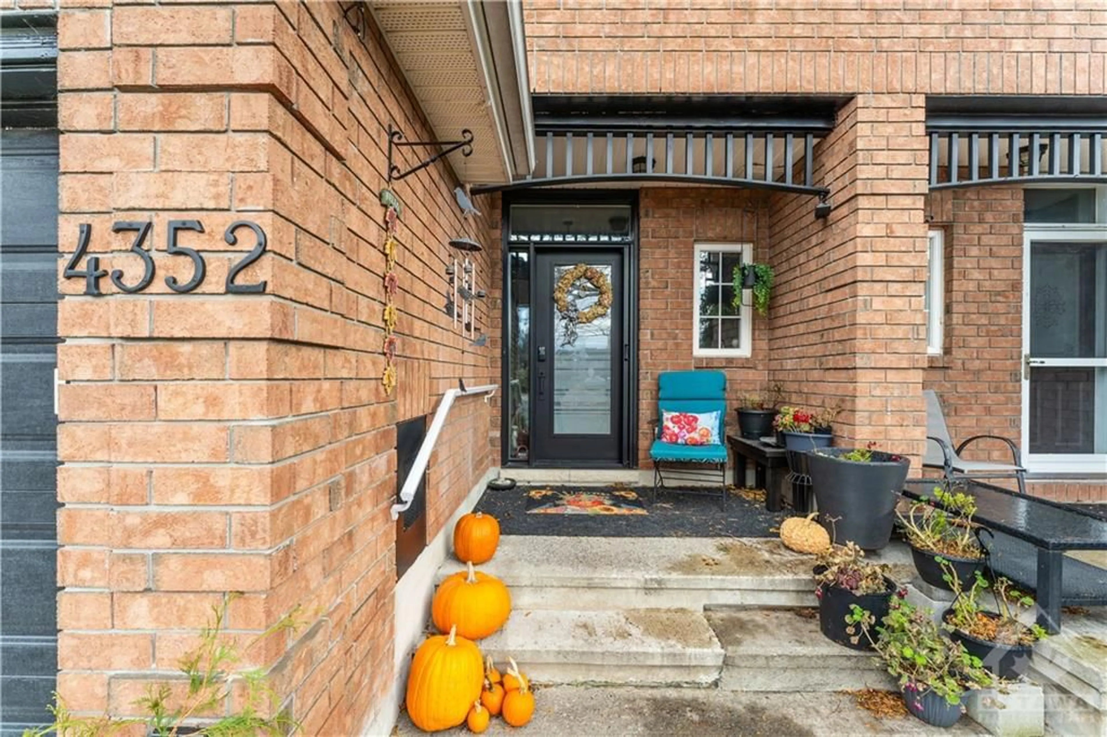 Indoor entryway, ceramic floors for 4352 WILDMINT Sq, Ottawa Ontario K1V 1N5