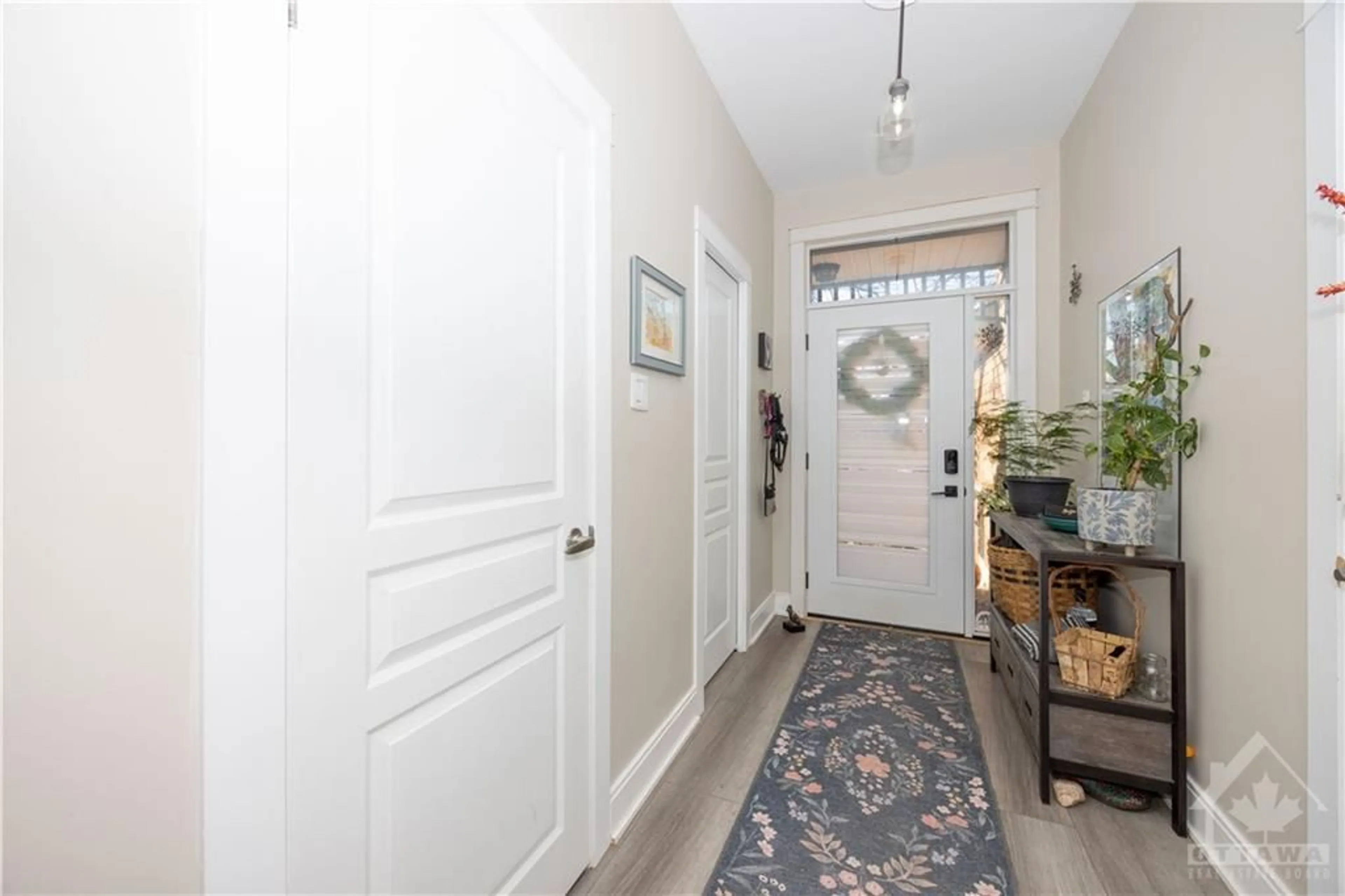 Indoor entryway, wood floors for 4352 WILDMINT Sq, Ottawa Ontario K1V 1N5