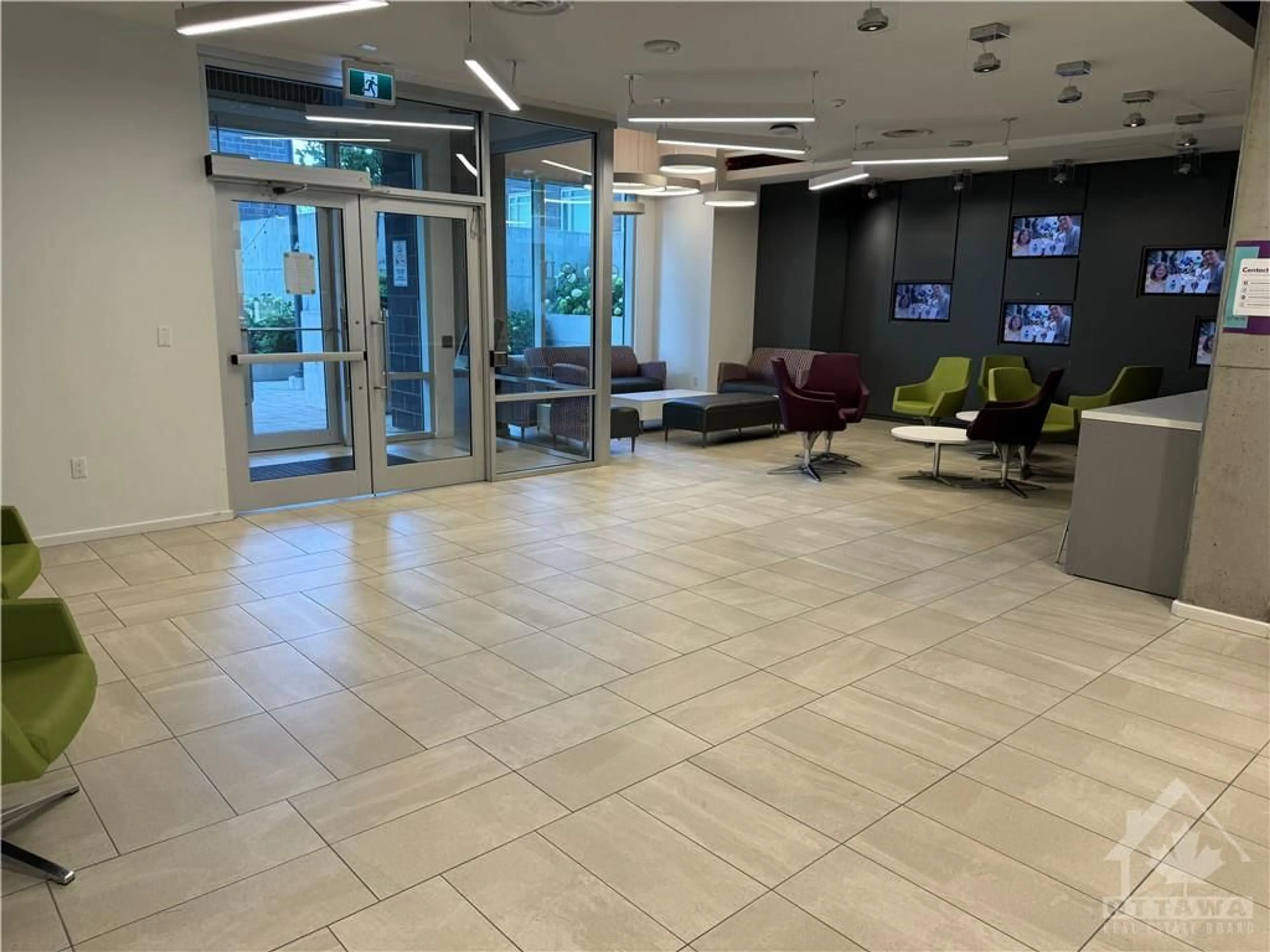 Indoor lobby, unknown floor for 105 CHAMPAGNE Ave #1511, Ottawa Ontario K1S 4P3