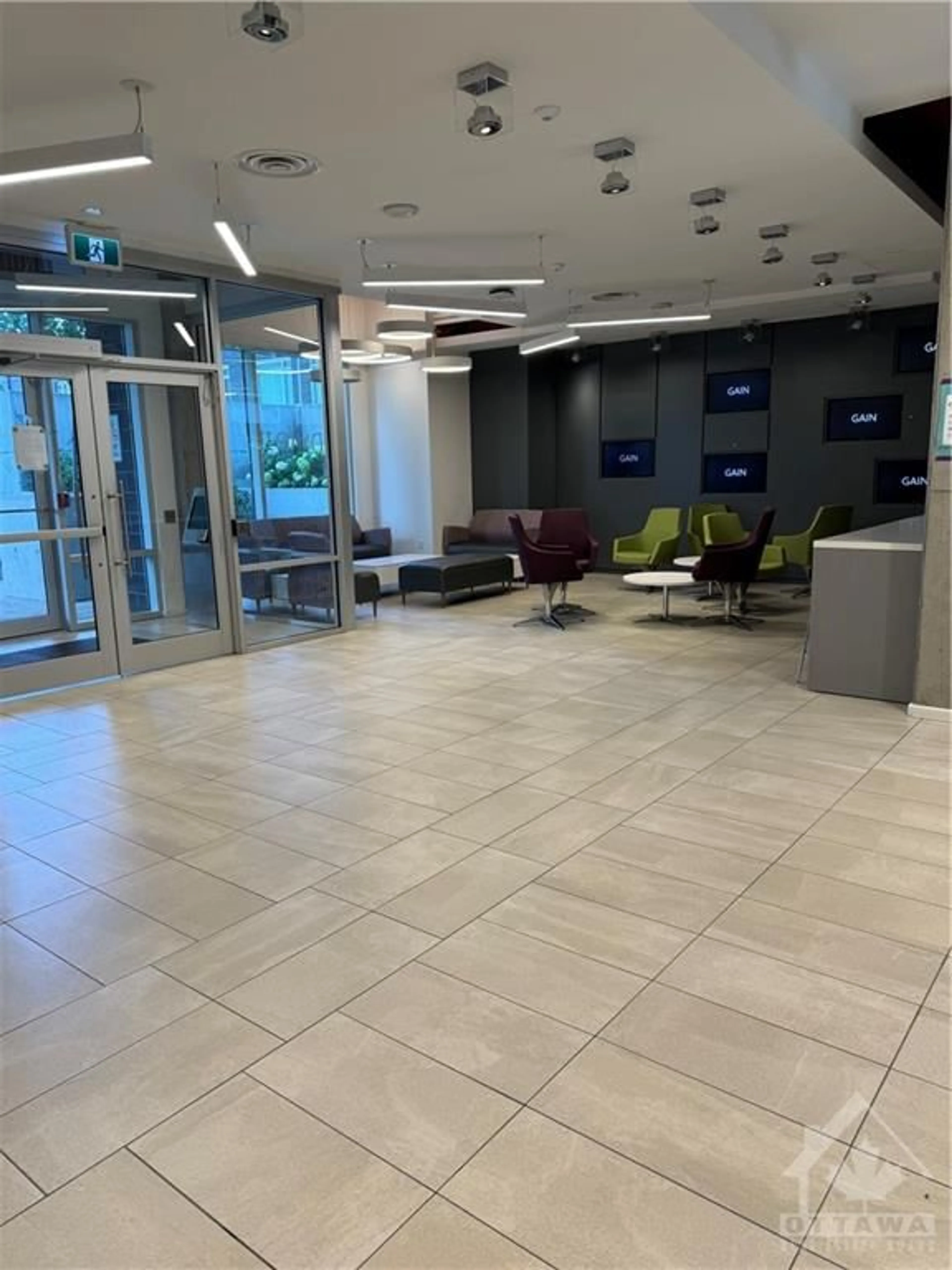 Indoor lobby, unknown floor for 105 CHAMPAGNE Ave #1511, Ottawa Ontario K1S 4P3