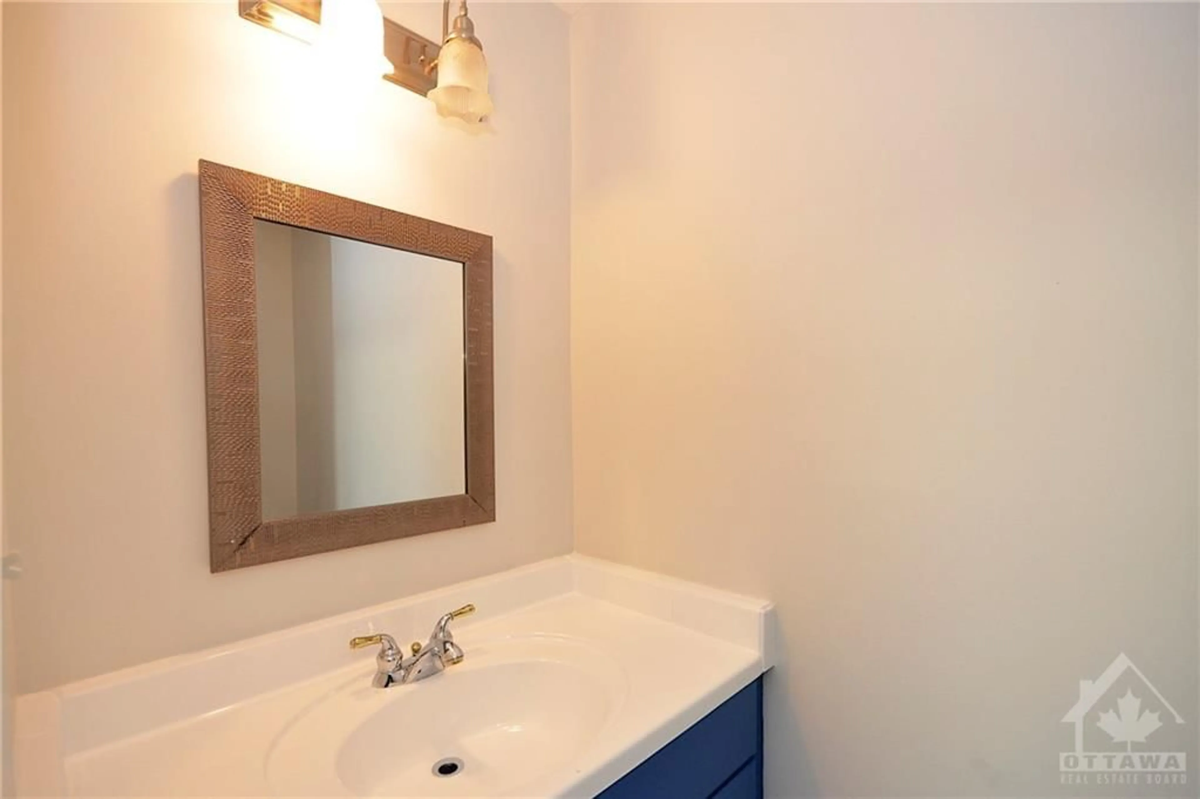 Bathroom, wood floors for 58 TEDWYN Dr, Ottawa Ontario K2J 1T8